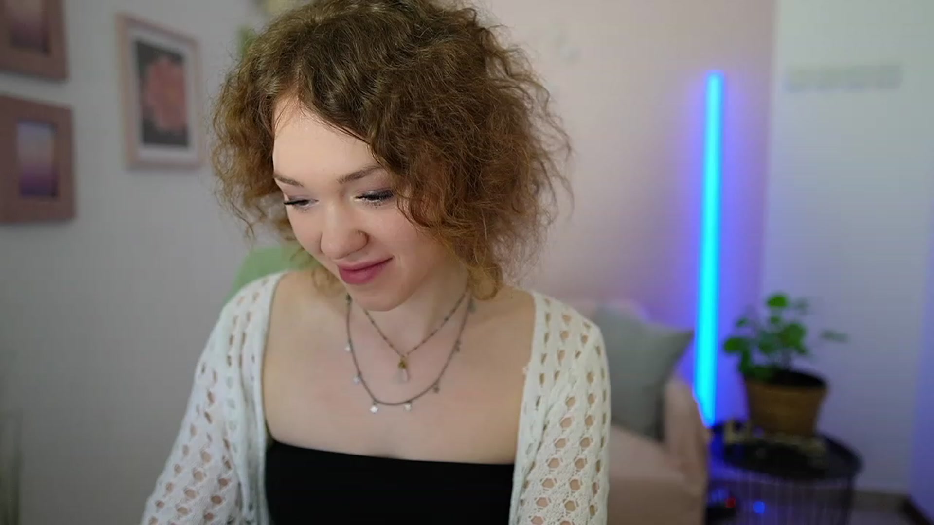 Gallery image thumbnail from Eva_grey18's myfreecams stream on, 03/11/2024, 20:25 image 2 of 20