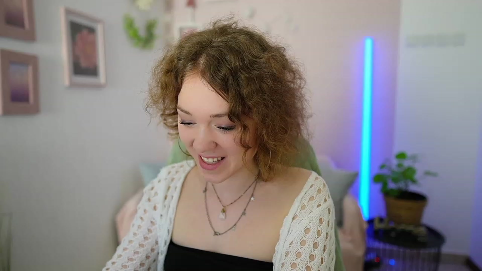 Gallery image thumbnail from Eva_grey18's myfreecams stream on, 03/11/2024, 21:56 image 11 of 20