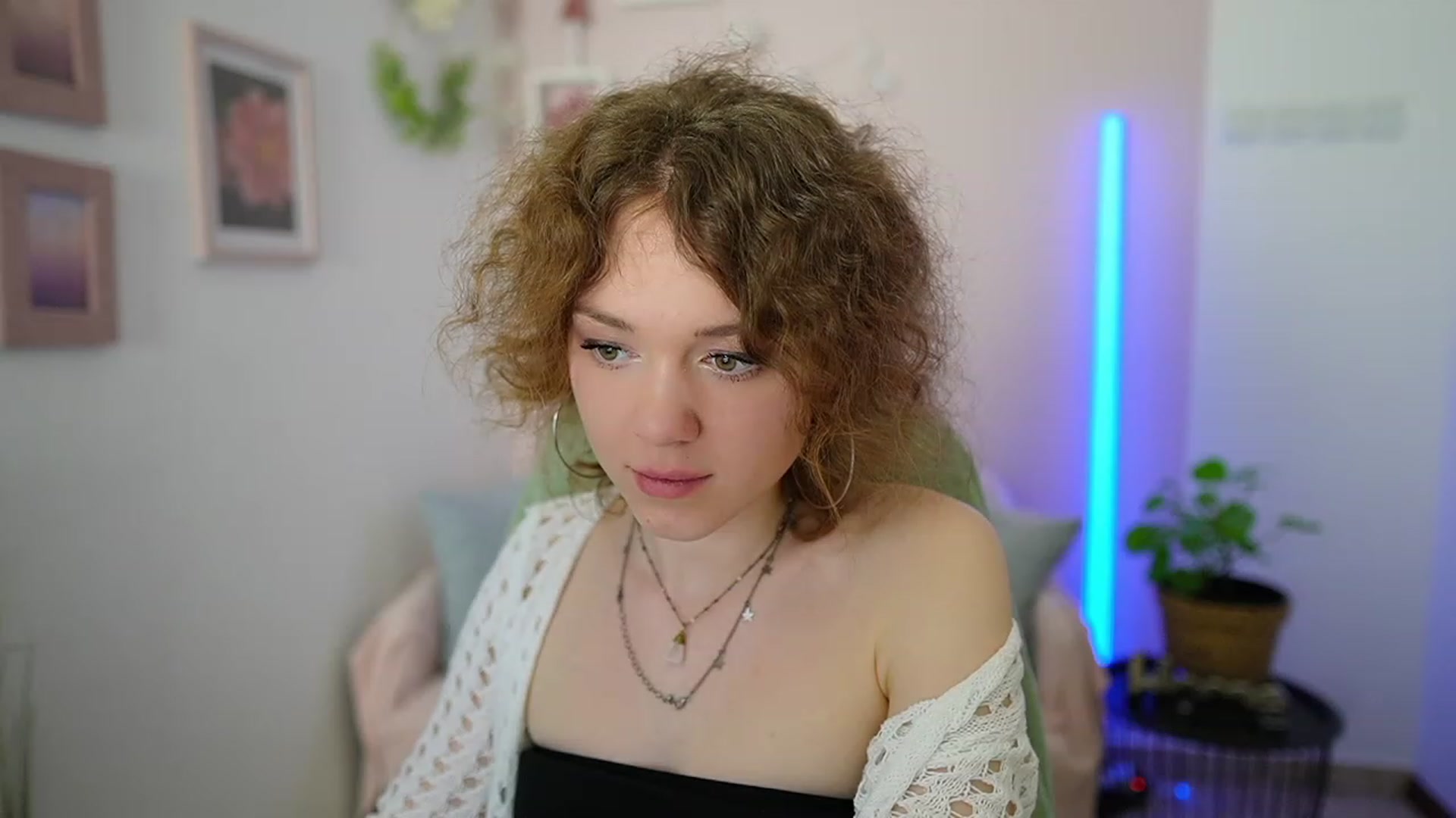 Gallery image thumbnail from Eva_grey18's myfreecams stream on, 03/11/2024, 21:56 image 20 of 20