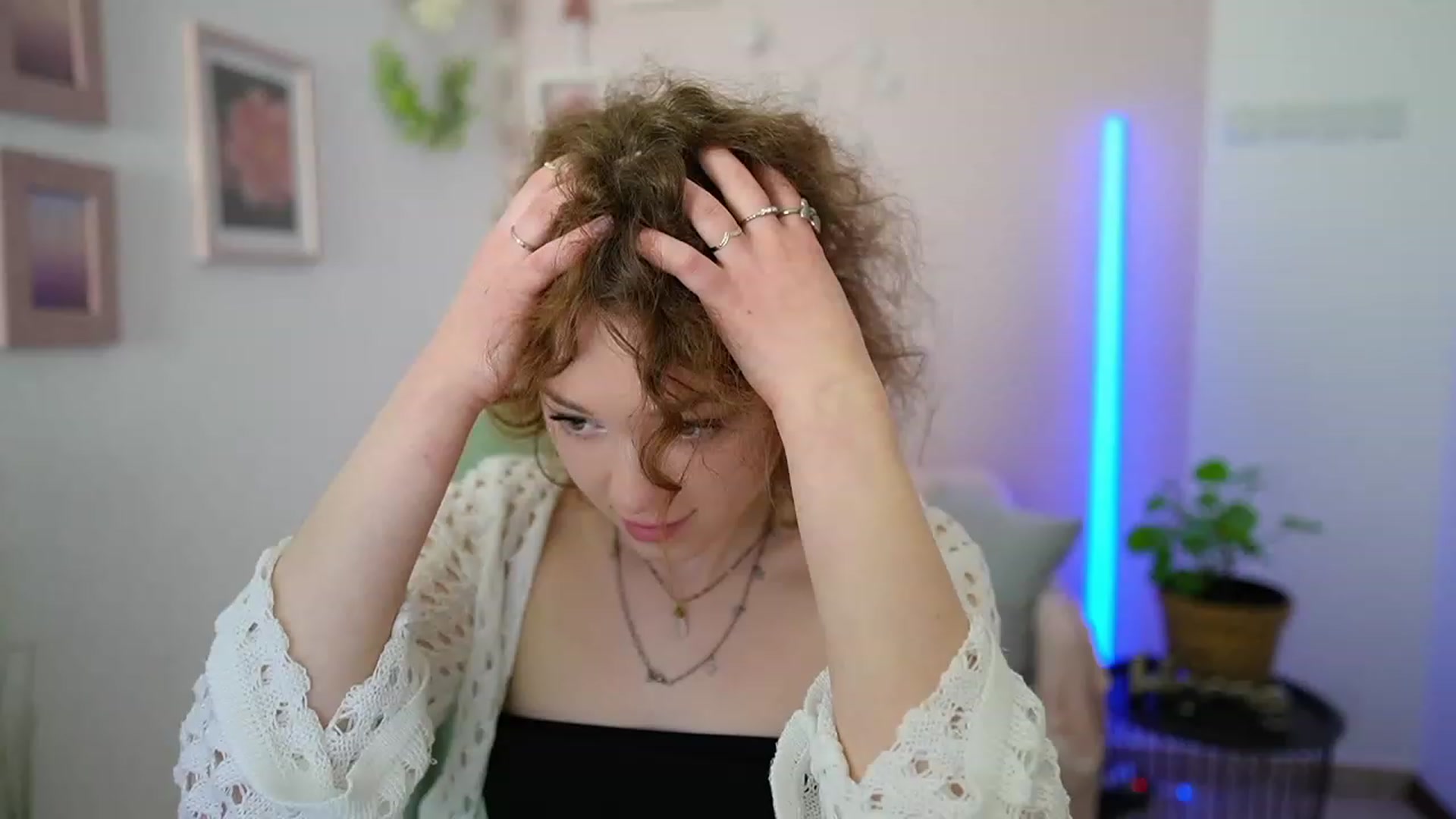 Gallery image thumbnail from Eva_grey18's myfreecams stream on, 03/11/2024, 21:56 image 12 of 20