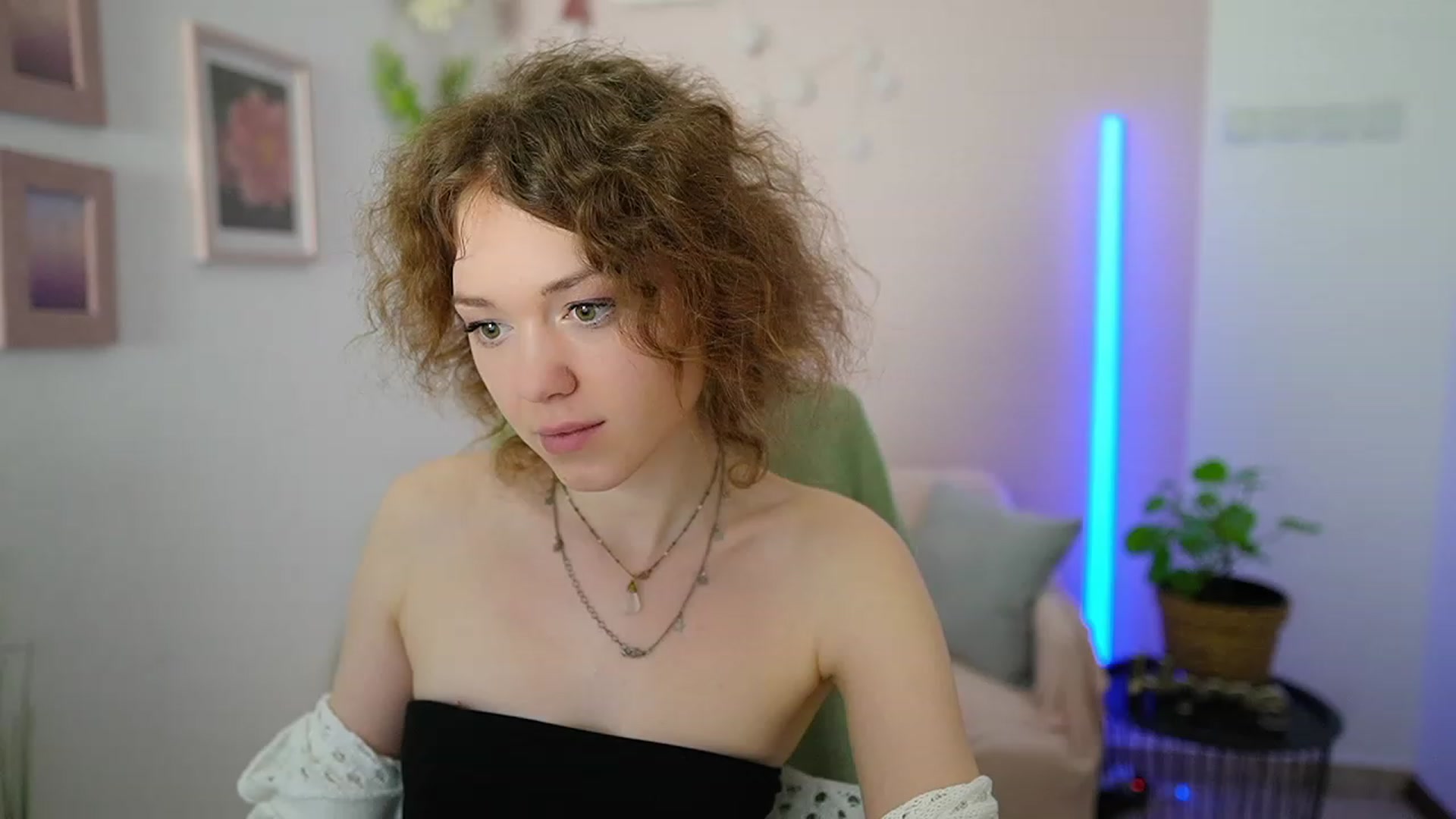 Gallery image thumbnail from Eva_grey18's myfreecams stream on, 03/11/2024, 23:49 image 10 of 20