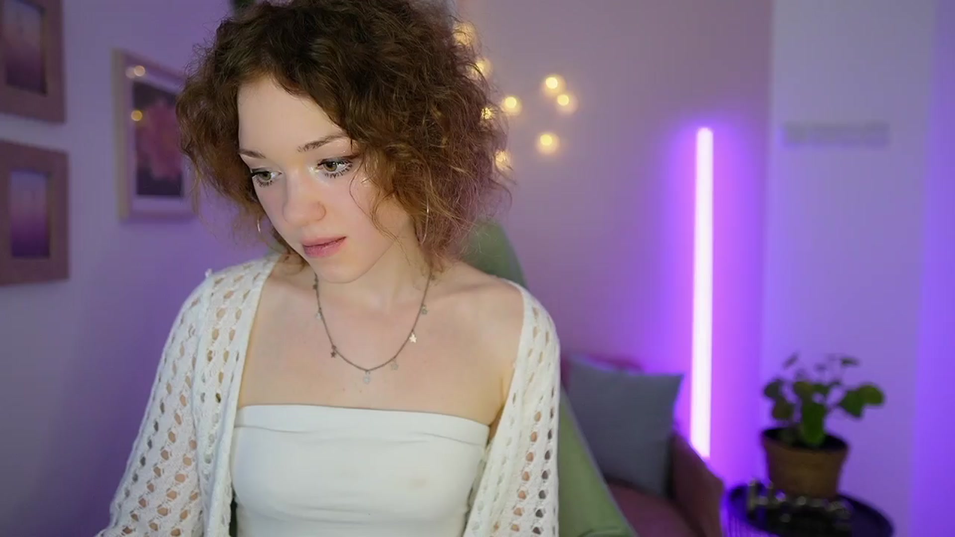 Gallery image thumbnail from Eva_grey18's myfreecams stream on, 03/22/2024, 20:30 image 2 of 20
