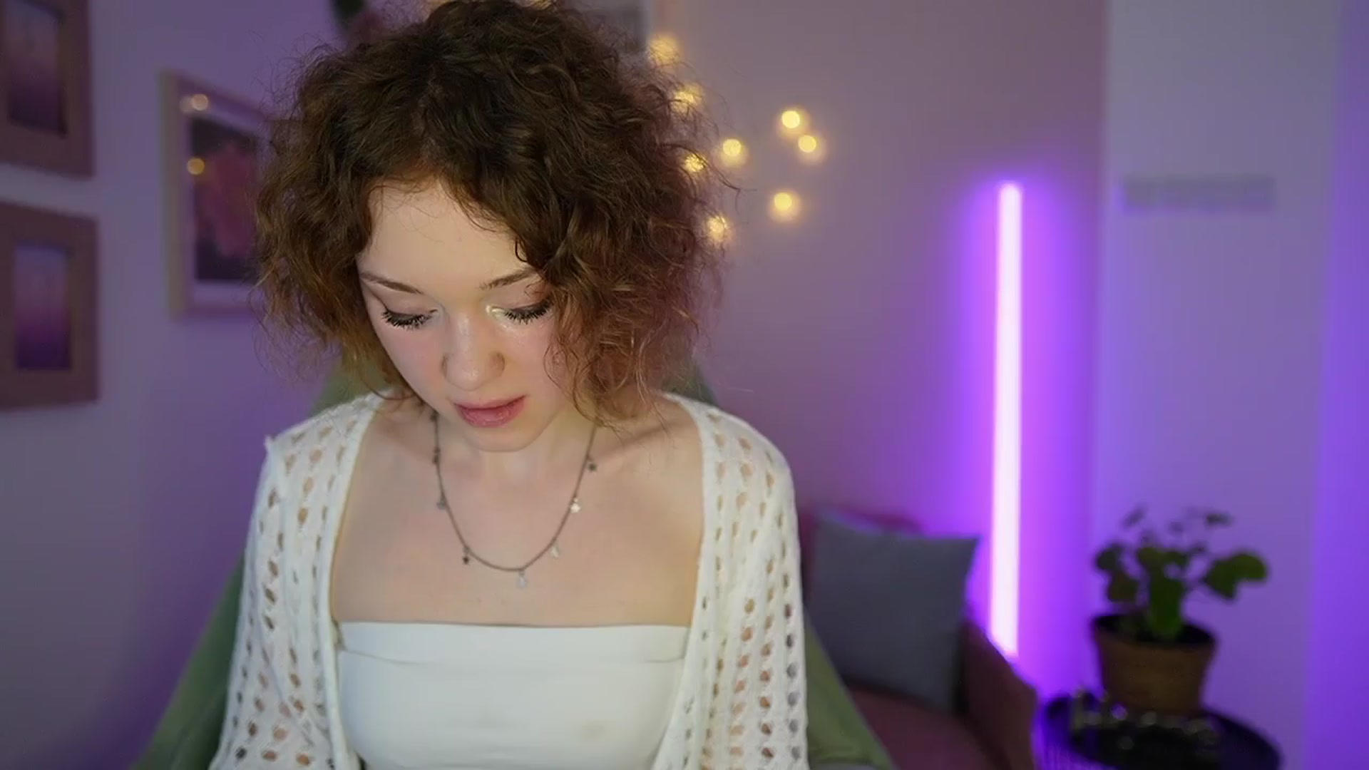 Gallery image thumbnail from Eva_grey18's myfreecams stream on, 03/22/2024, 20:30 image 12 of 20