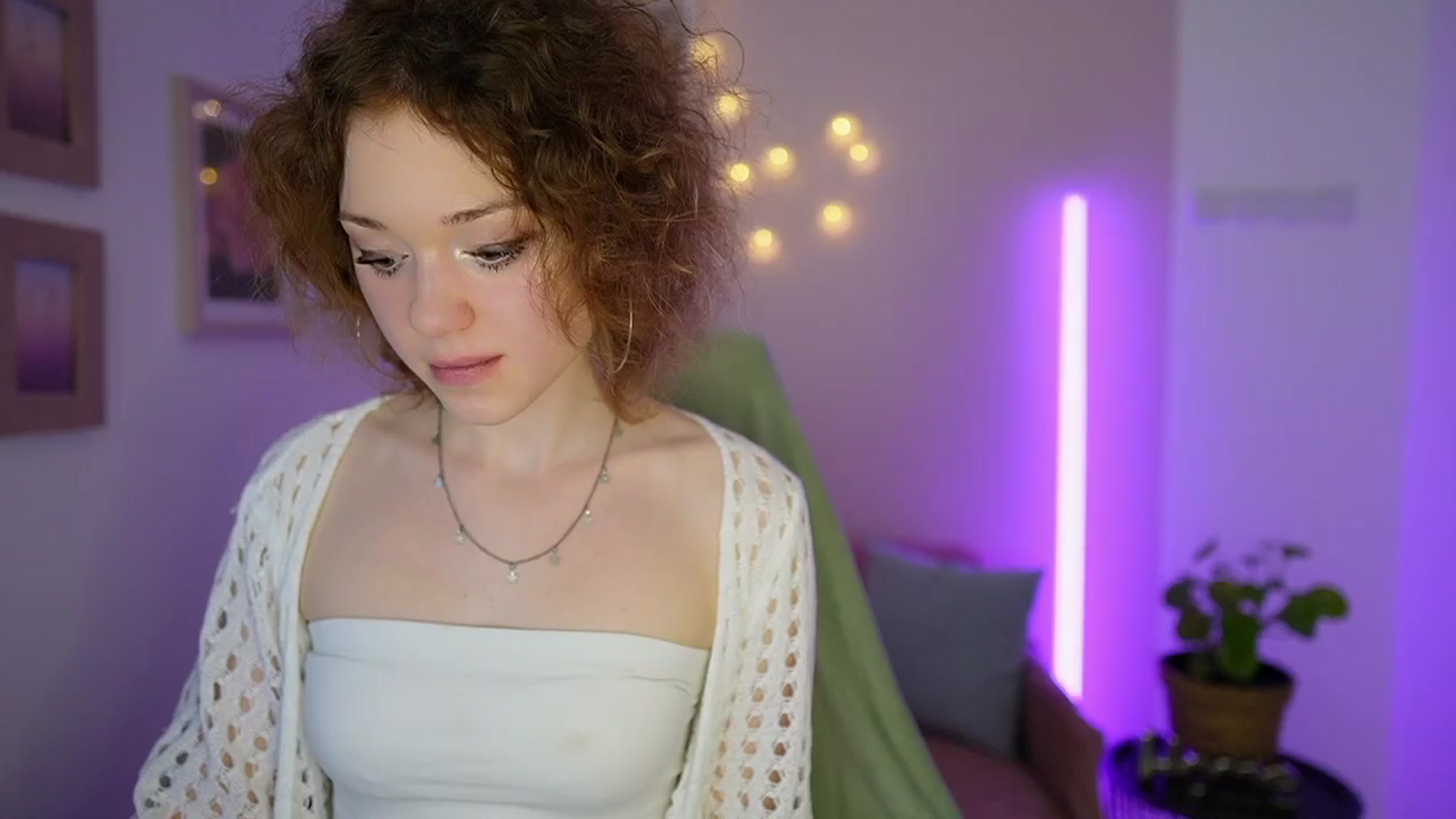 Gallery image thumbnail from Eva_grey18's myfreecams stream on, 03/22/2024, 20:30 image 19 of 20