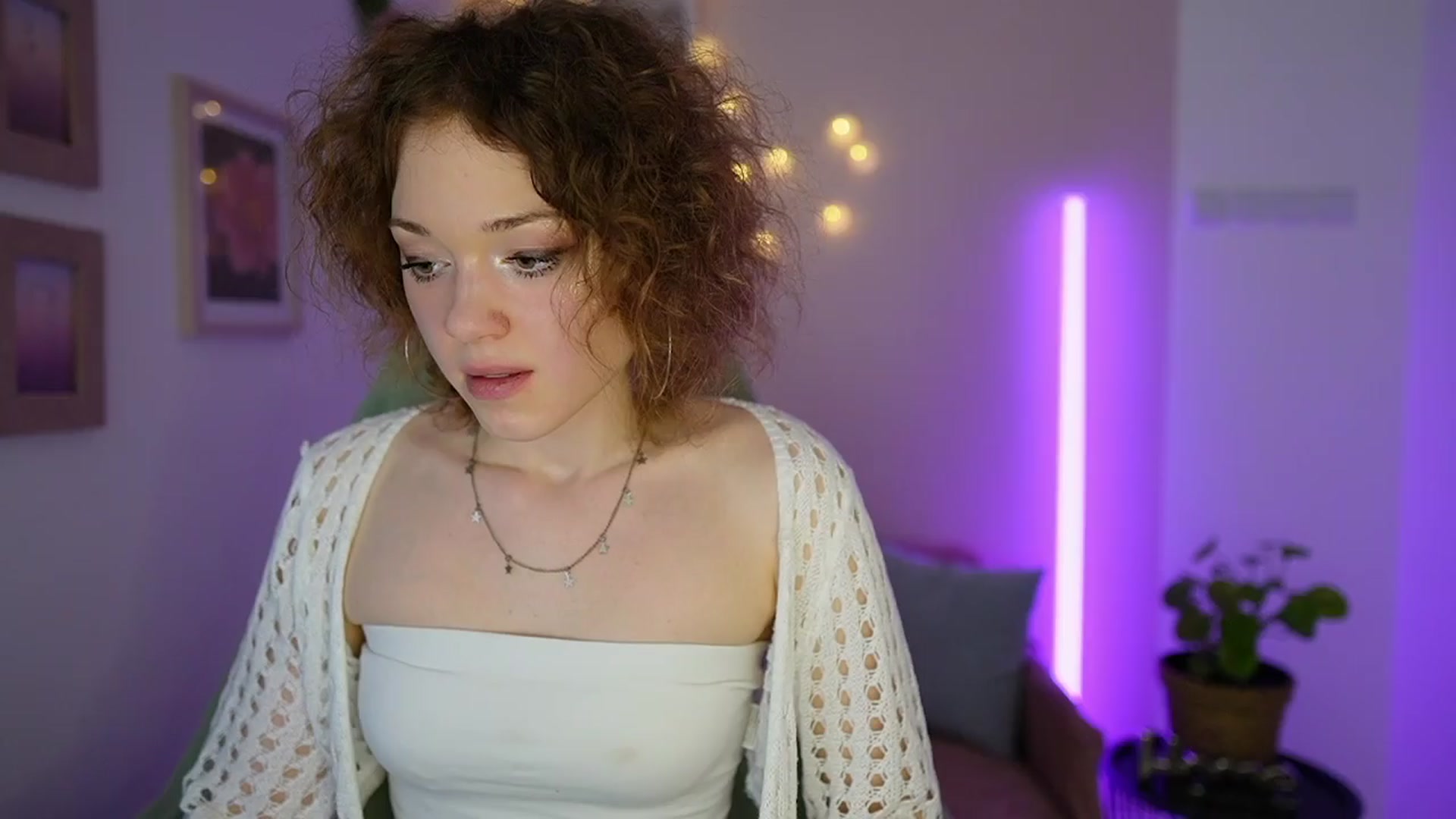 Gallery image thumbnail from Eva_grey18's myfreecams stream on, 03/22/2024, 20:30 image 7 of 20