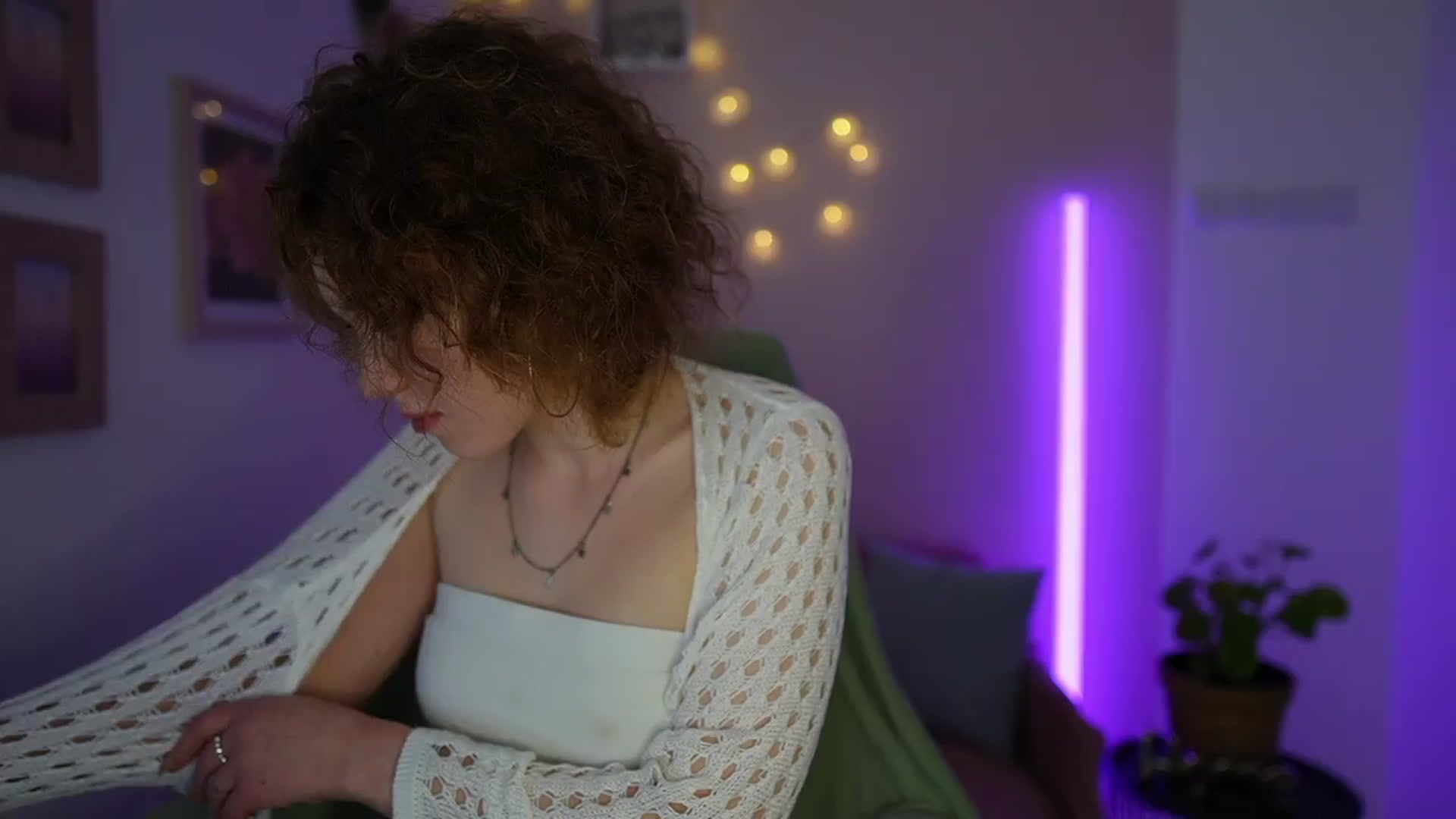 Gallery image thumbnail from Eva_grey18's myfreecams stream on, 03/22/2024, 20:30 image 17 of 20