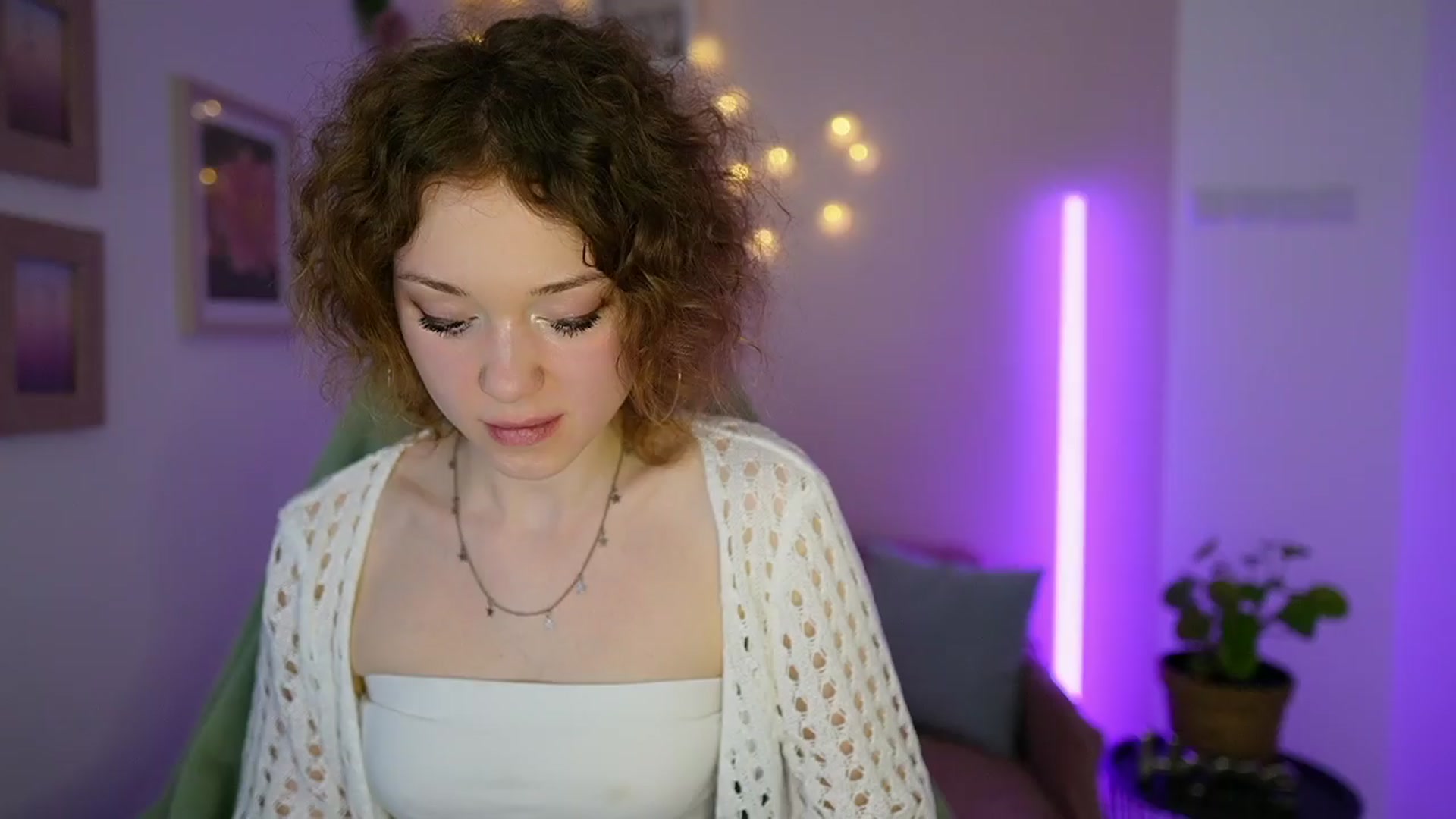 Gallery image thumbnail from Eva_grey18's myfreecams stream on, 03/22/2024, 20:30 image 10 of 20