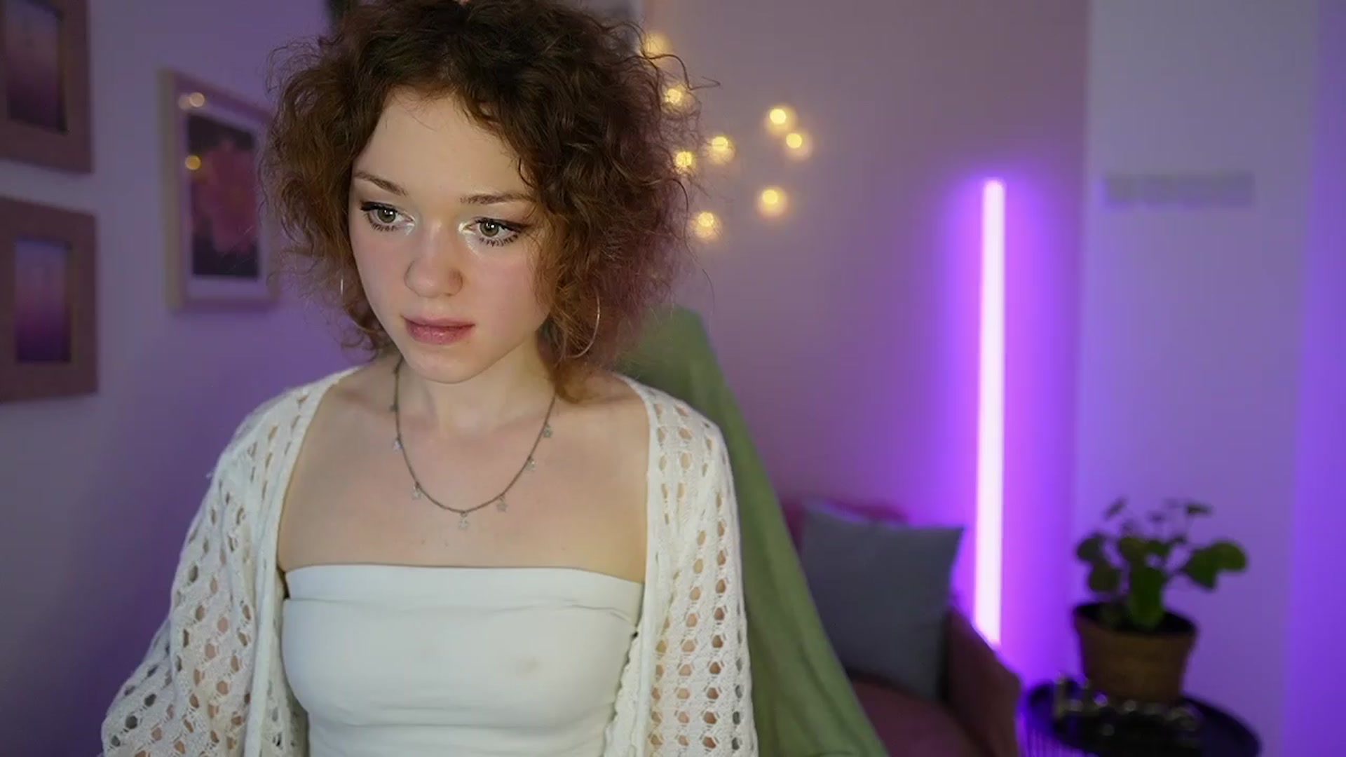 Gallery image thumbnail from Eva_grey18's myfreecams stream on, 03/22/2024, 20:30 image 18 of 20