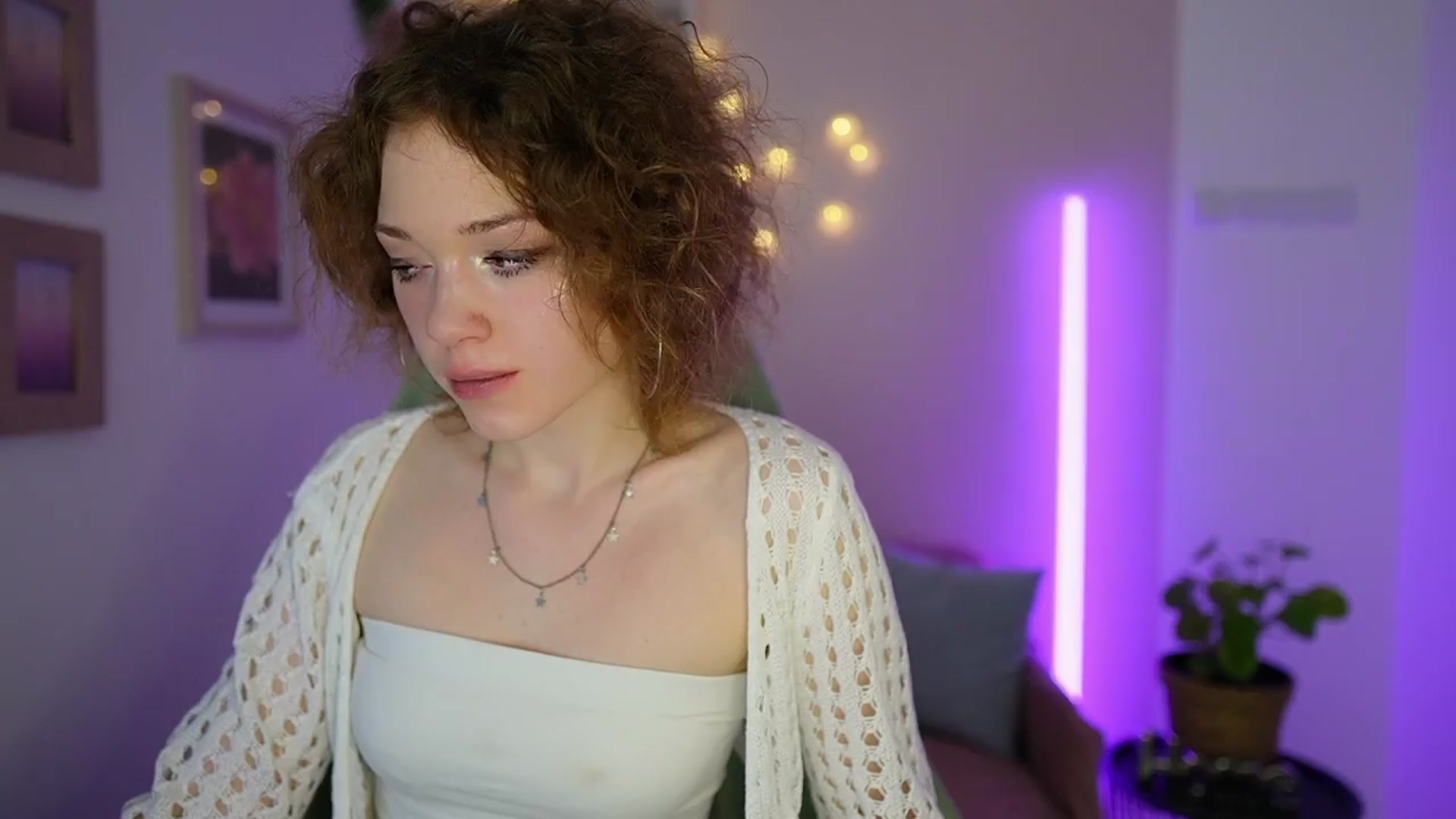 Gallery image thumbnail from Eva_grey18's myfreecams stream on, 03/22/2024, 20:30 image 20 of 20