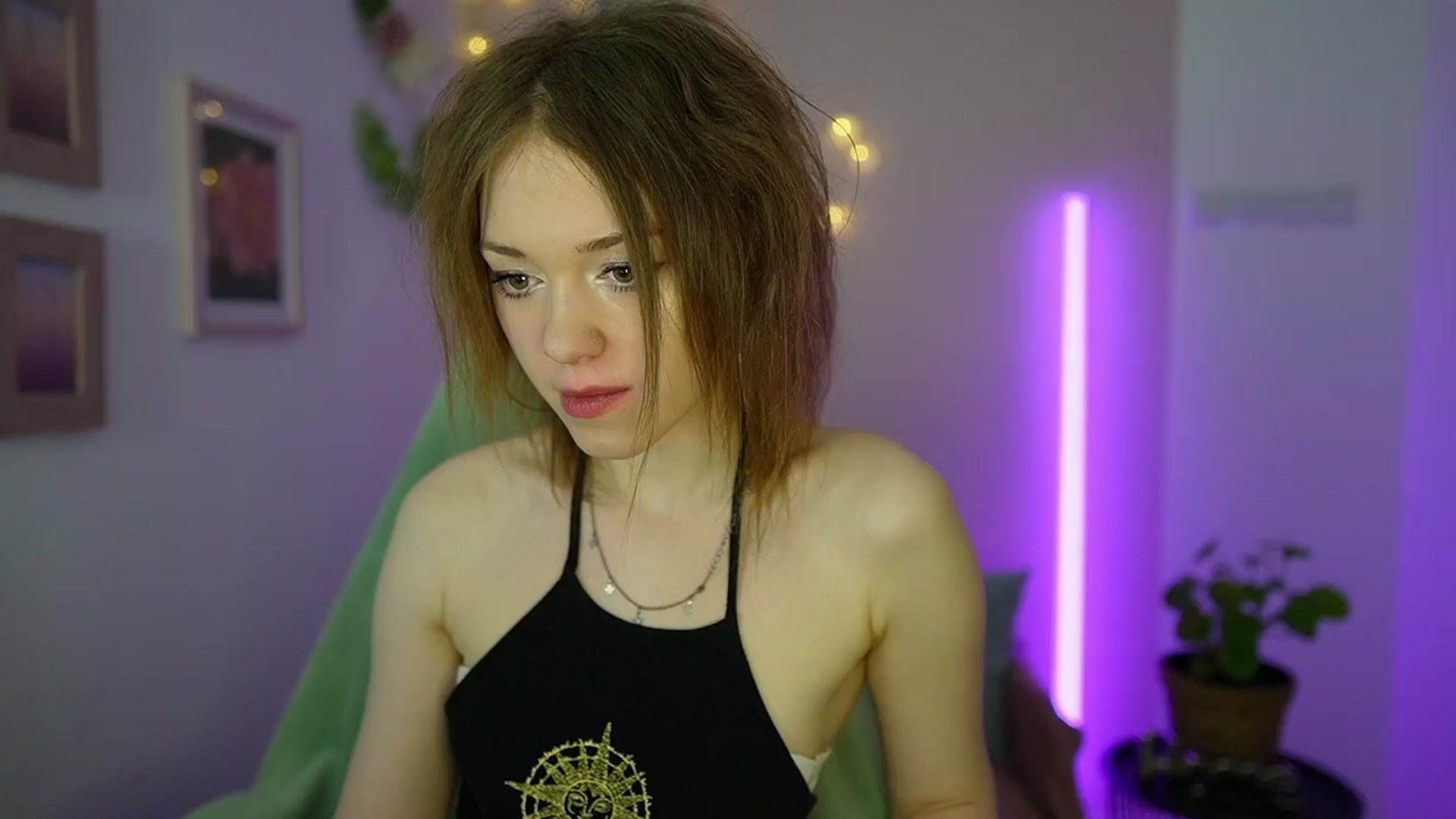 Gallery image thumbnail from Eva_grey18's myfreecams stream on, 03/23/2024, 20:40 image 20 of 20