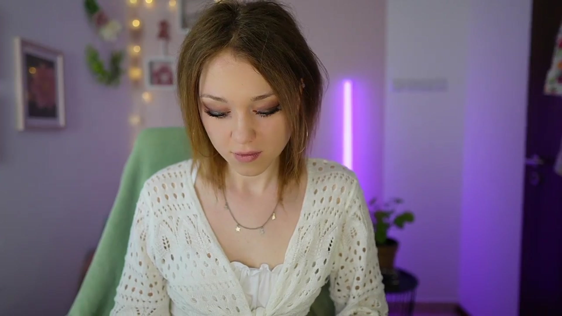 Gallery image thumbnail from Eva_grey18's myfreecams stream on, 03/26/2024, 21:21 image 2 of 20