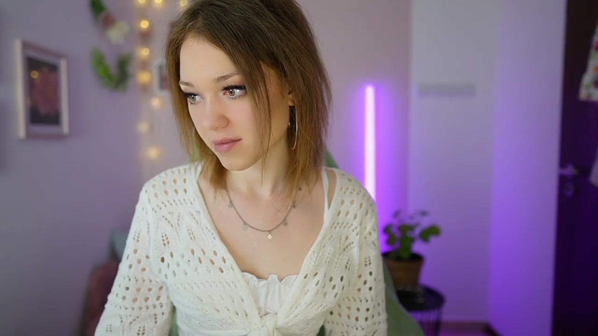 Gallery image thumbnail from Eva_grey18's myfreecams stream on, 03/26/2024, 21:21 image 9 of 20