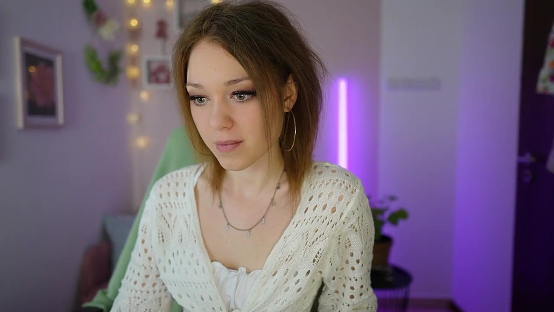 Gallery image thumbnail from Eva_grey18's myfreecams stream on, 03/26/2024, 21:21 image 5 of 20