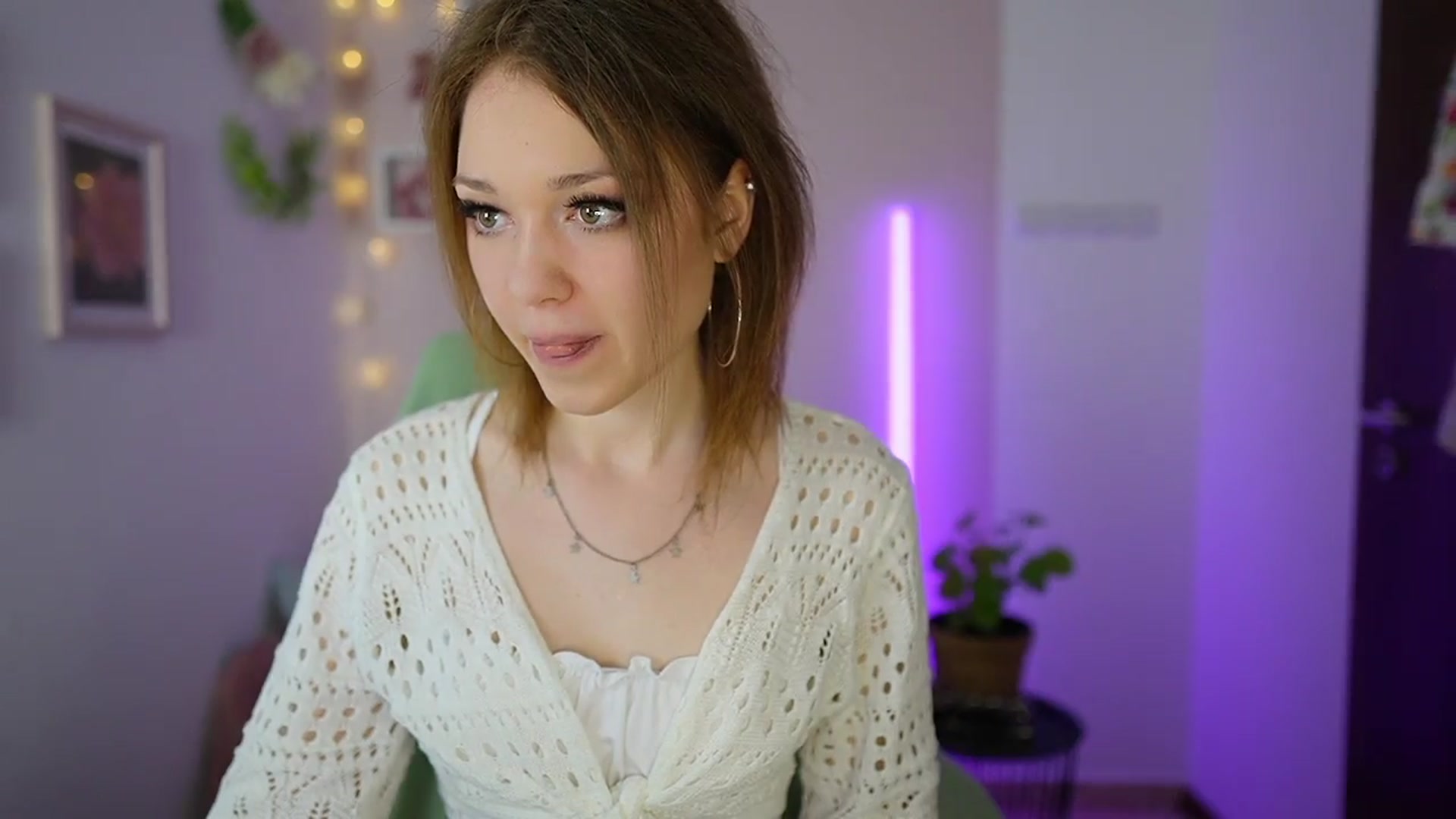 Gallery image thumbnail from Eva_grey18's myfreecams stream on, 03/26/2024, 21:21 image 6 of 20