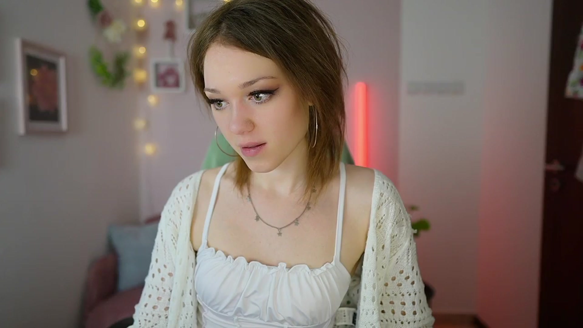Gallery image thumbnail from Eva_grey18's myfreecams stream on, 03/27/2024, 24:33 image 7 of 20