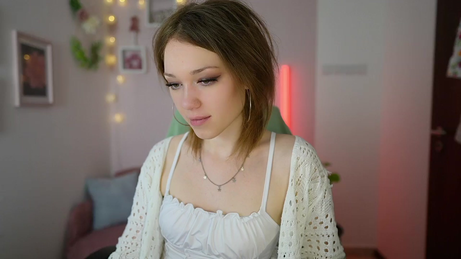 Gallery image thumbnail from Eva_grey18's myfreecams stream on, 03/27/2024, 24:33 image 5 of 20