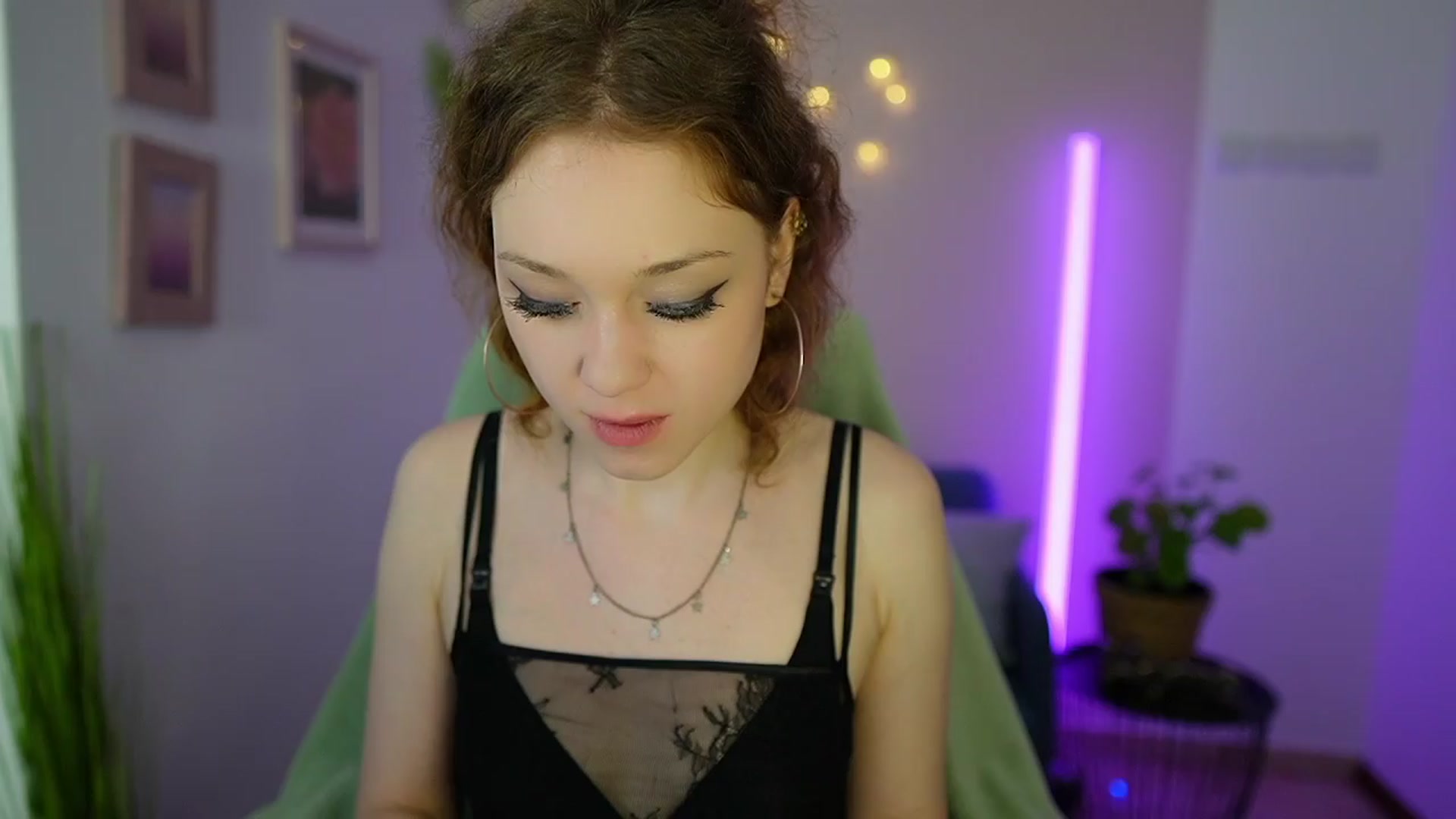 Gallery image thumbnail from Eva_grey18's myfreecams stream on, 03/30/2024, 20:01 image 2 of 20