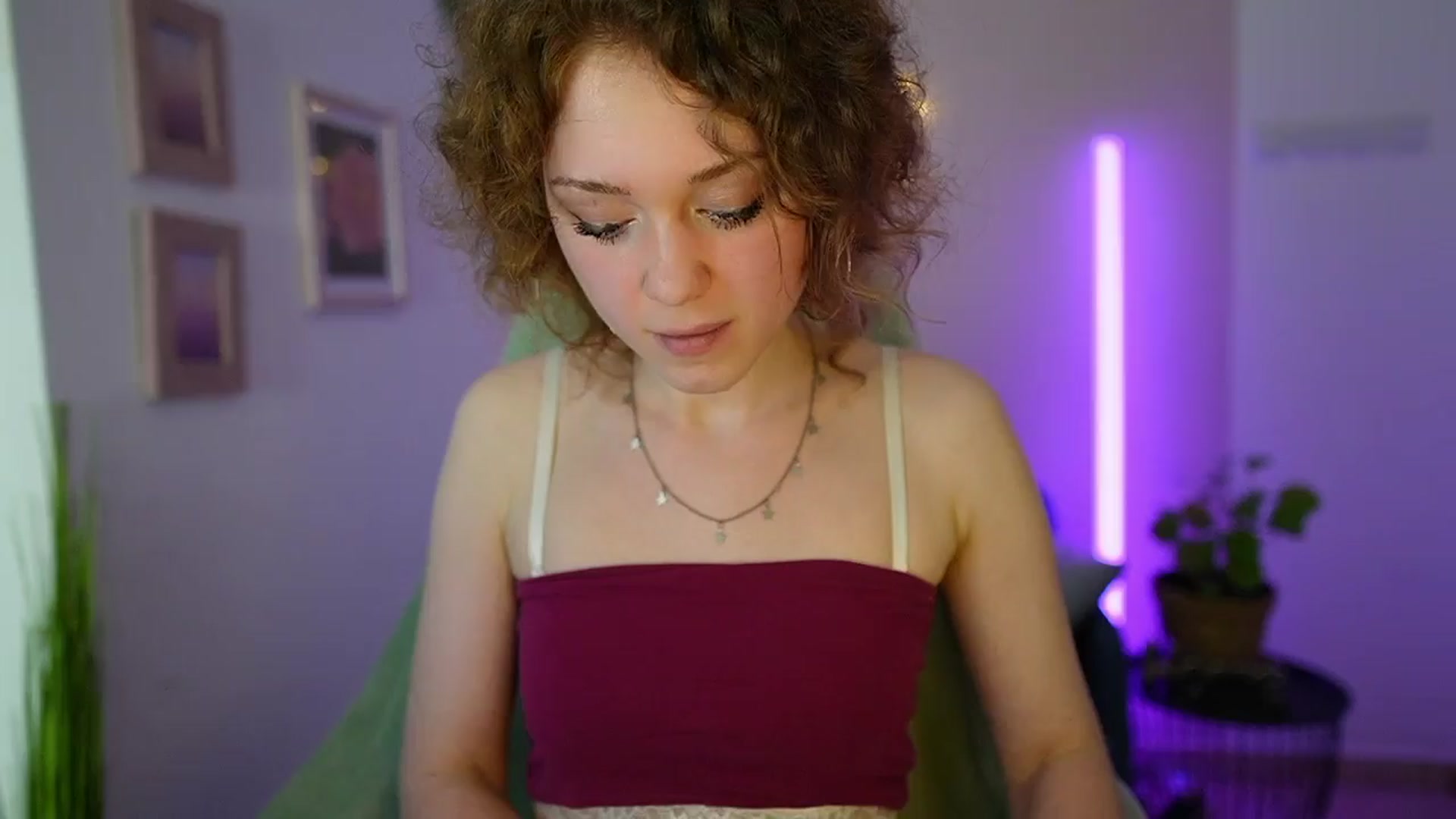 Gallery image thumbnail from Eva_grey18's myfreecams stream on, 04/03/2024, 19:11 image 15 of 20