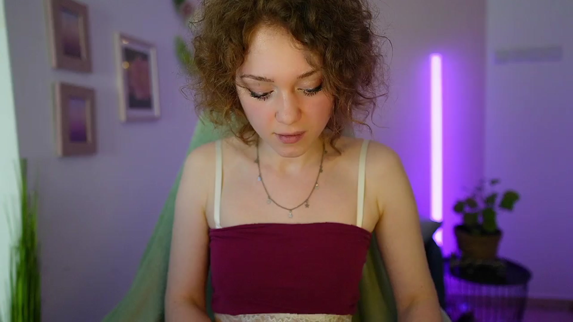 Gallery image thumbnail from Eva_grey18's myfreecams stream on, 04/03/2024, 19:11 image 11 of 20