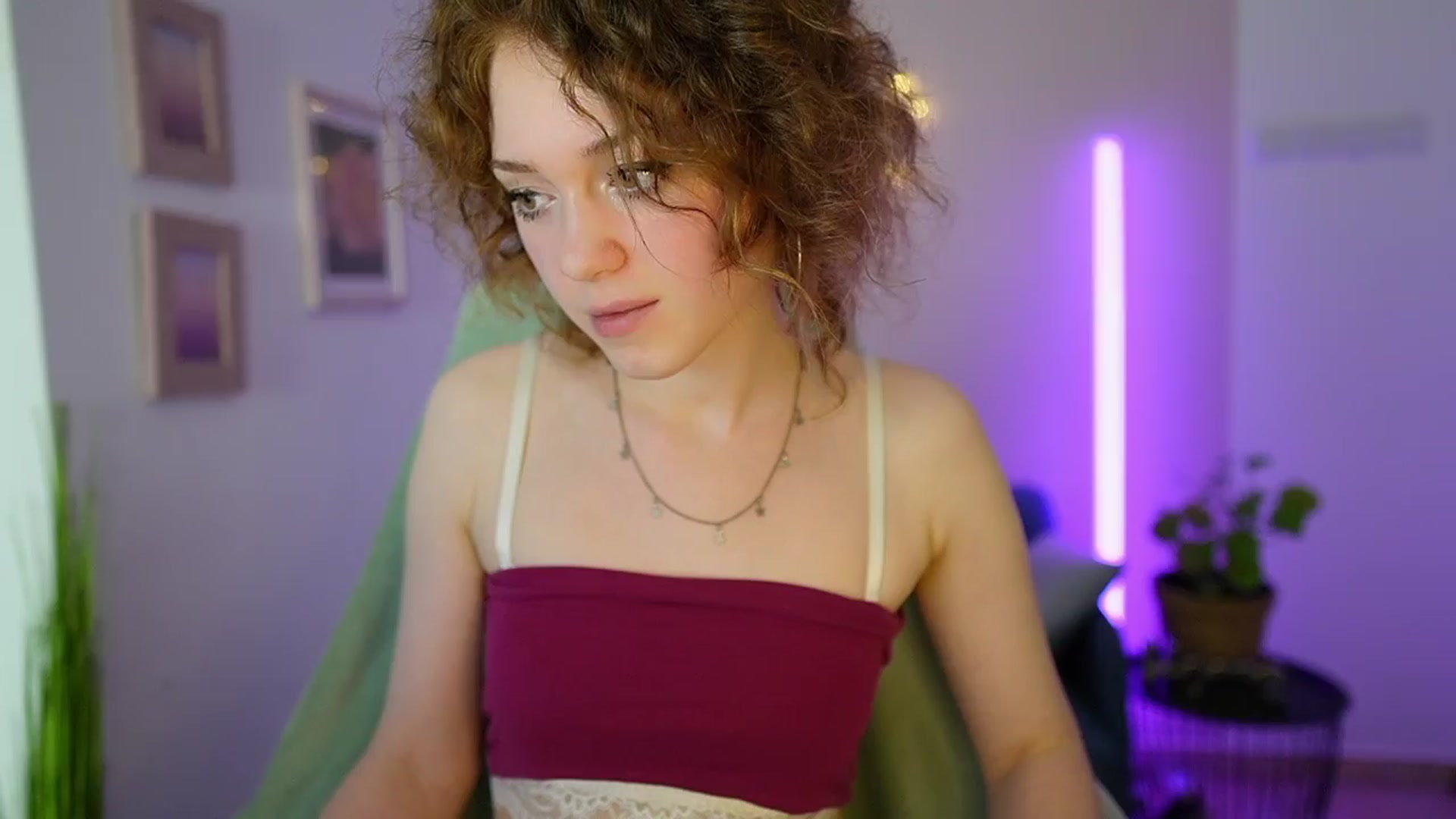 Gallery image thumbnail from Eva_grey18's myfreecams stream on, 04/03/2024, 19:11 image 5 of 20