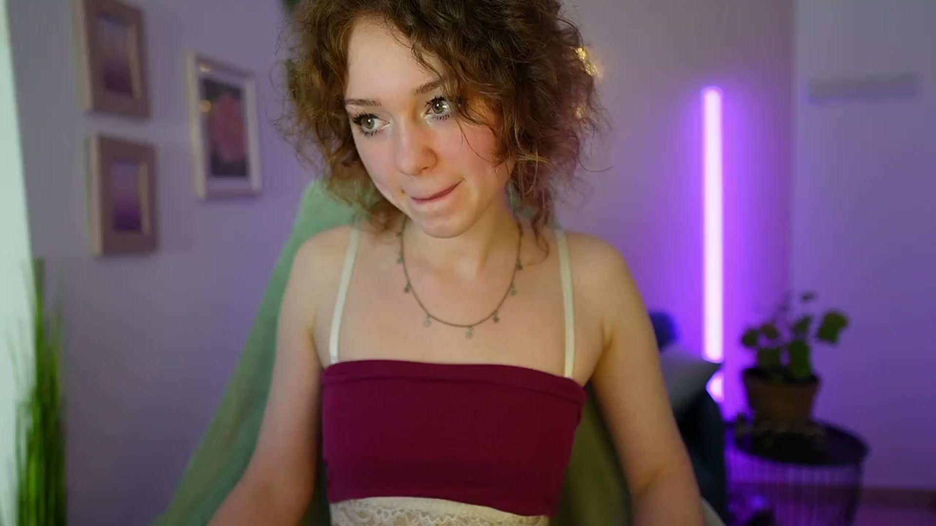 Gallery image thumbnail from Eva_grey18's myfreecams stream on, 04/03/2024, 19:11 image 4 of 20