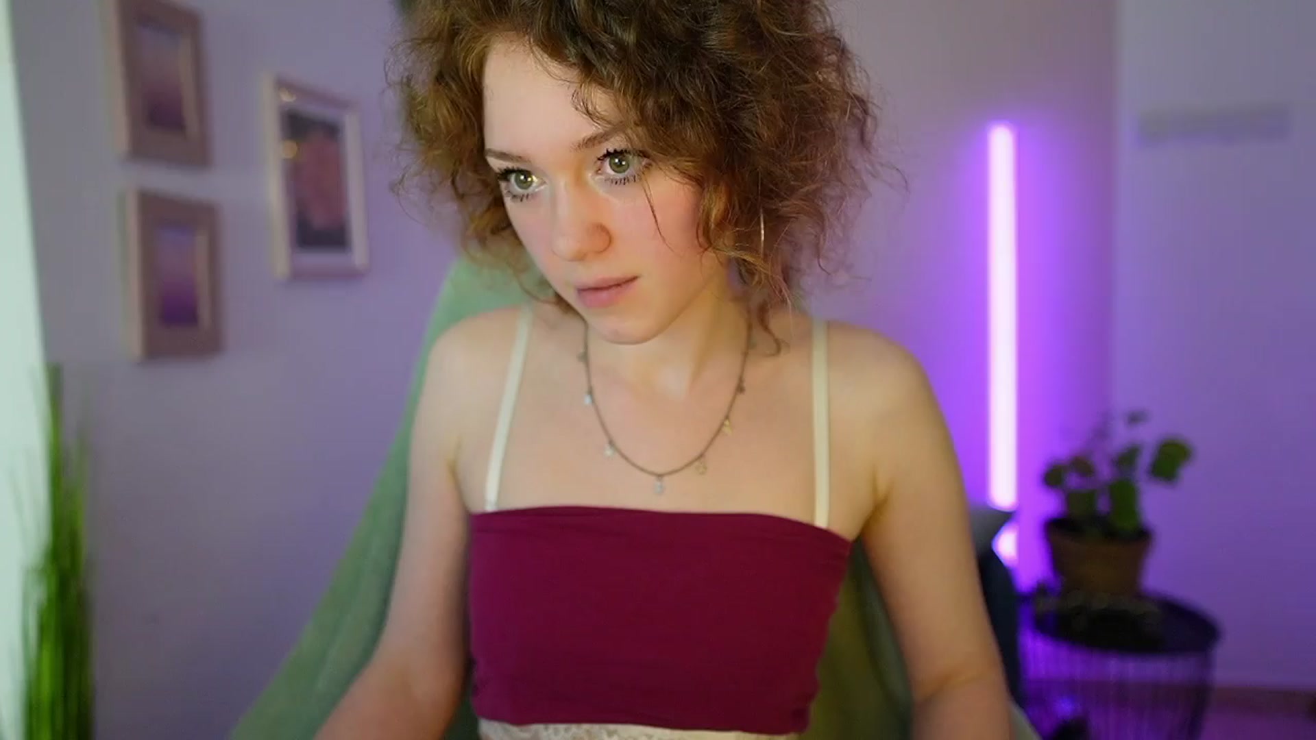 Gallery image thumbnail from Eva_grey18's myfreecams stream on, 04/03/2024, 19:11 image 12 of 20