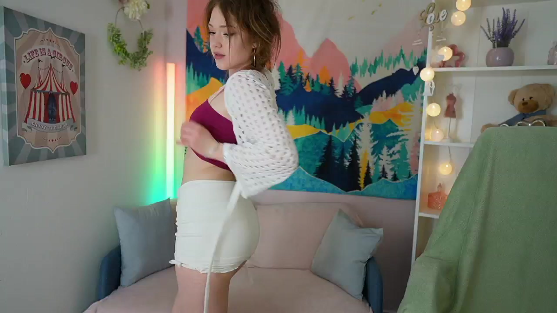 Gallery image thumbnail from Eva_grey18's myfreecams stream on, 04/29/2024, 19:12 image 4 of 20