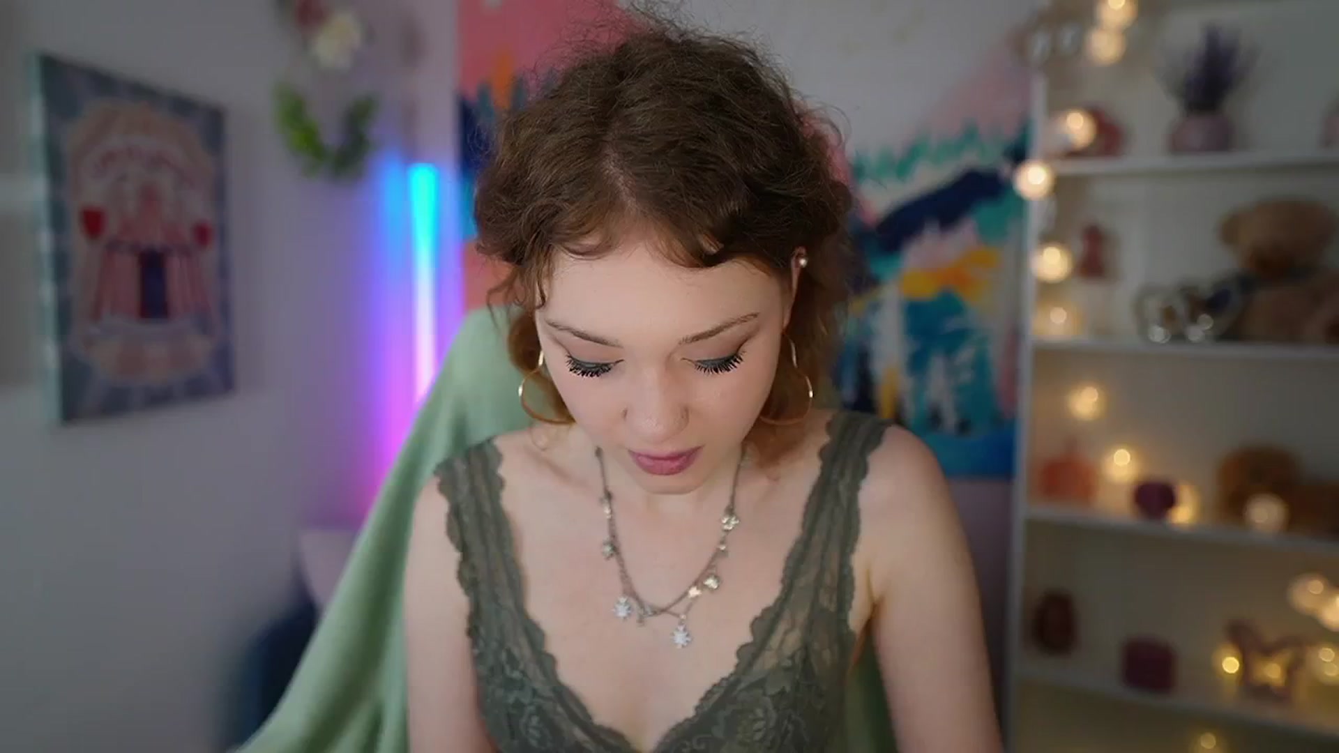 Gallery image thumbnail from Eva_grey18's myfreecams stream on, 05/02/2024, 20:35 image 18 of 20