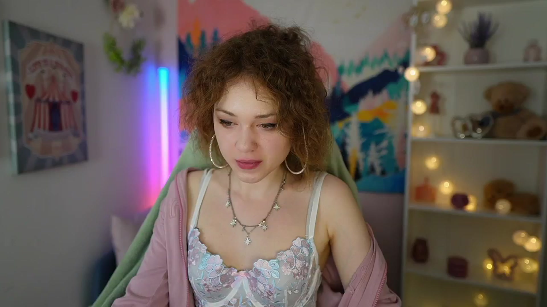 Gallery image thumbnail from Eva_grey18's myfreecams stream on, 05/03/2024, 20:30 image 4 of 20