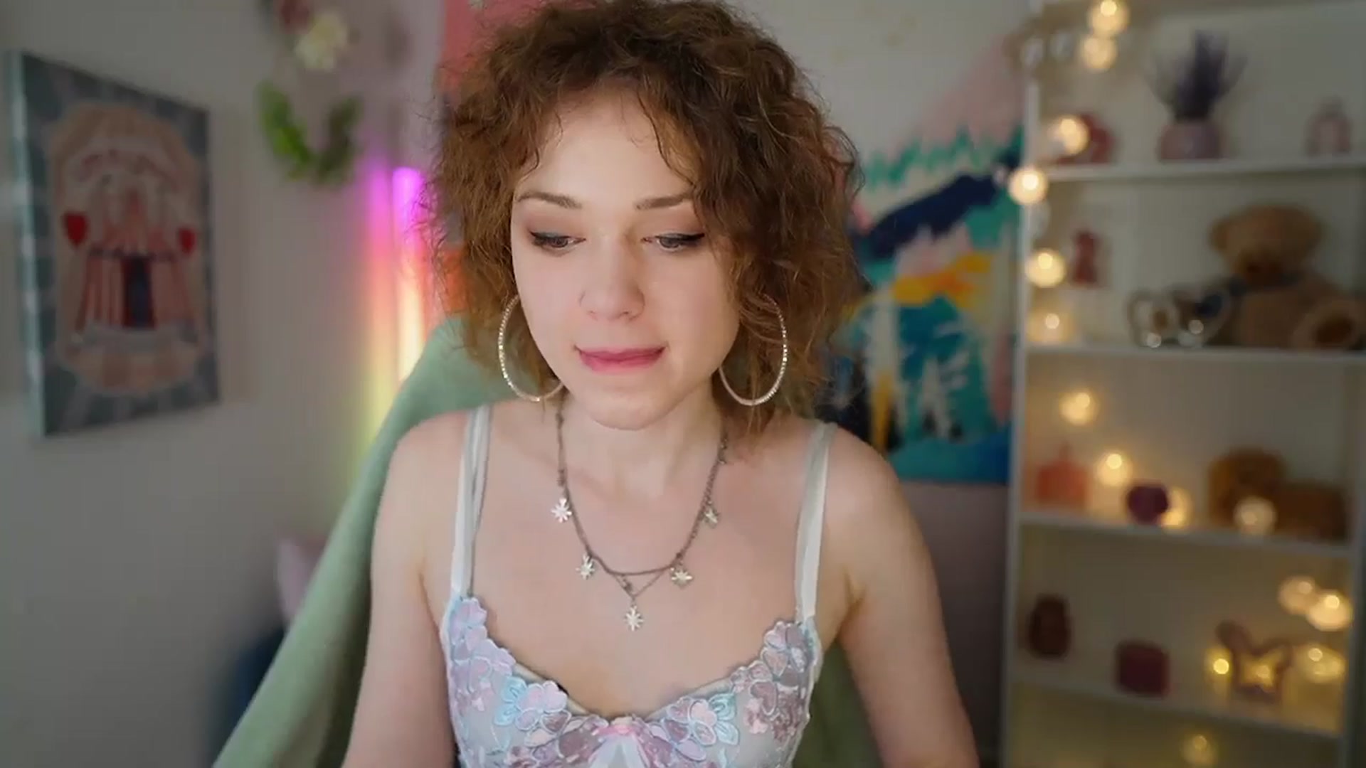 Gallery image thumbnail from Eva_grey18's myfreecams stream on, 05/03/2024, 21:21 image 6 of 20