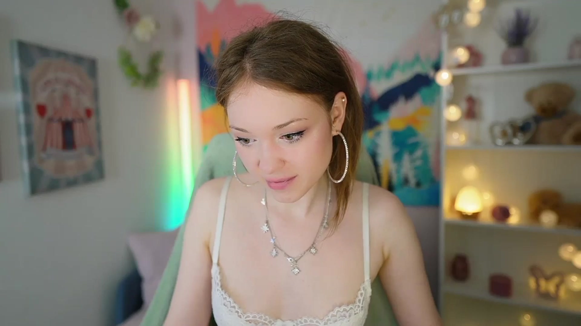 Gallery image thumbnail from Eva_grey18's myfreecams stream on, 05/08/2024, 24:50 image 2 of 20