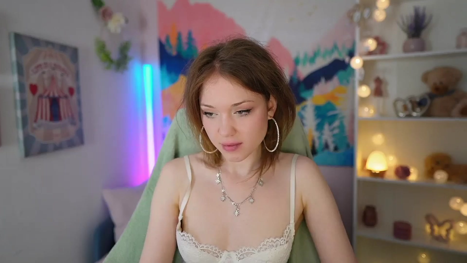 Gallery image thumbnail from Eva_grey18's myfreecams stream on, 05/08/2024, 24:50 image 6 of 20