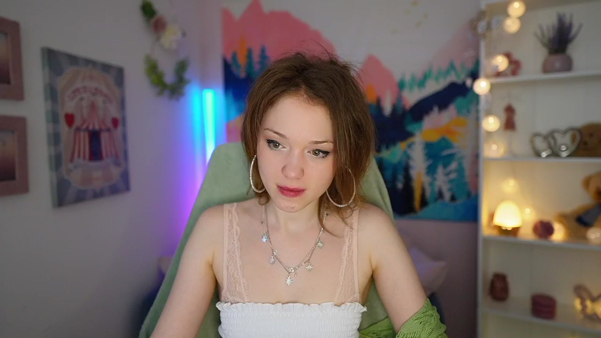 Gallery image thumbnail from Eva_grey18's myfreecams stream on, 05/08/2024, 20:32 image 6 of 20