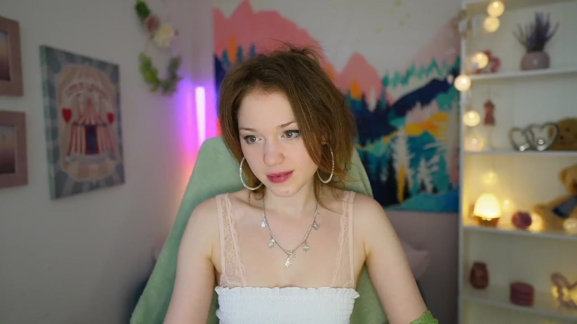 Gallery image thumbnail from Eva_grey18's myfreecams stream on, 05/08/2024, 20:32 image 8 of 20