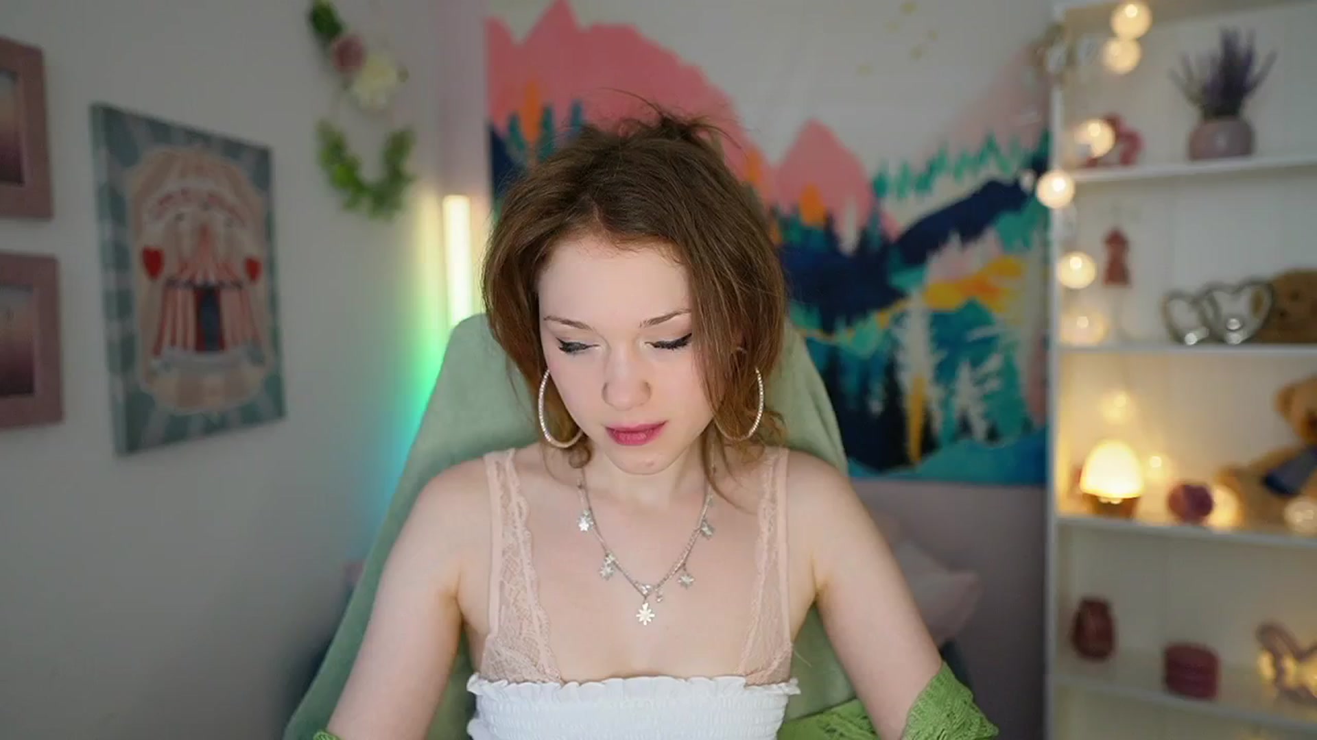 Gallery image thumbnail from Eva_grey18's myfreecams stream on, 05/08/2024, 20:32 image 3 of 20