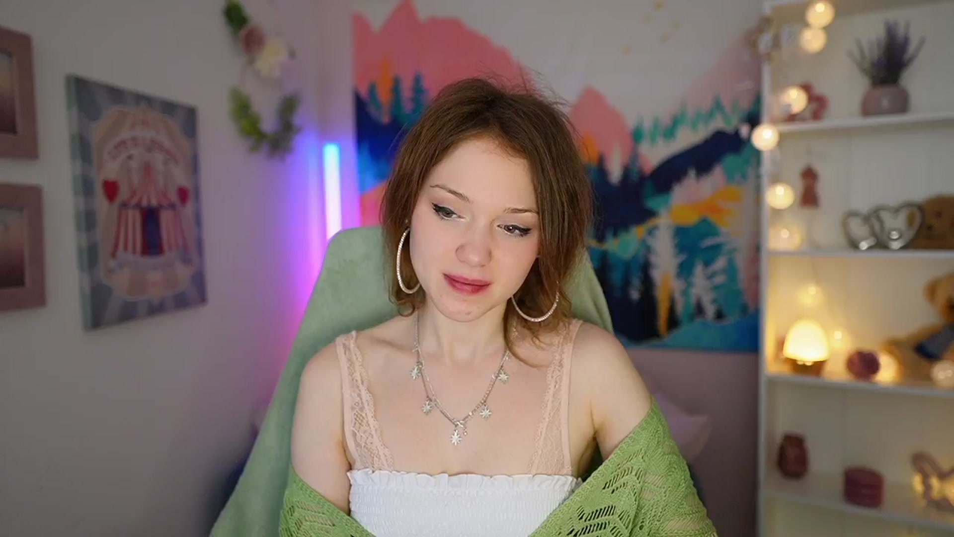 Gallery image thumbnail from Eva_grey18's myfreecams stream on, 05/08/2024, 20:32 image 14 of 20