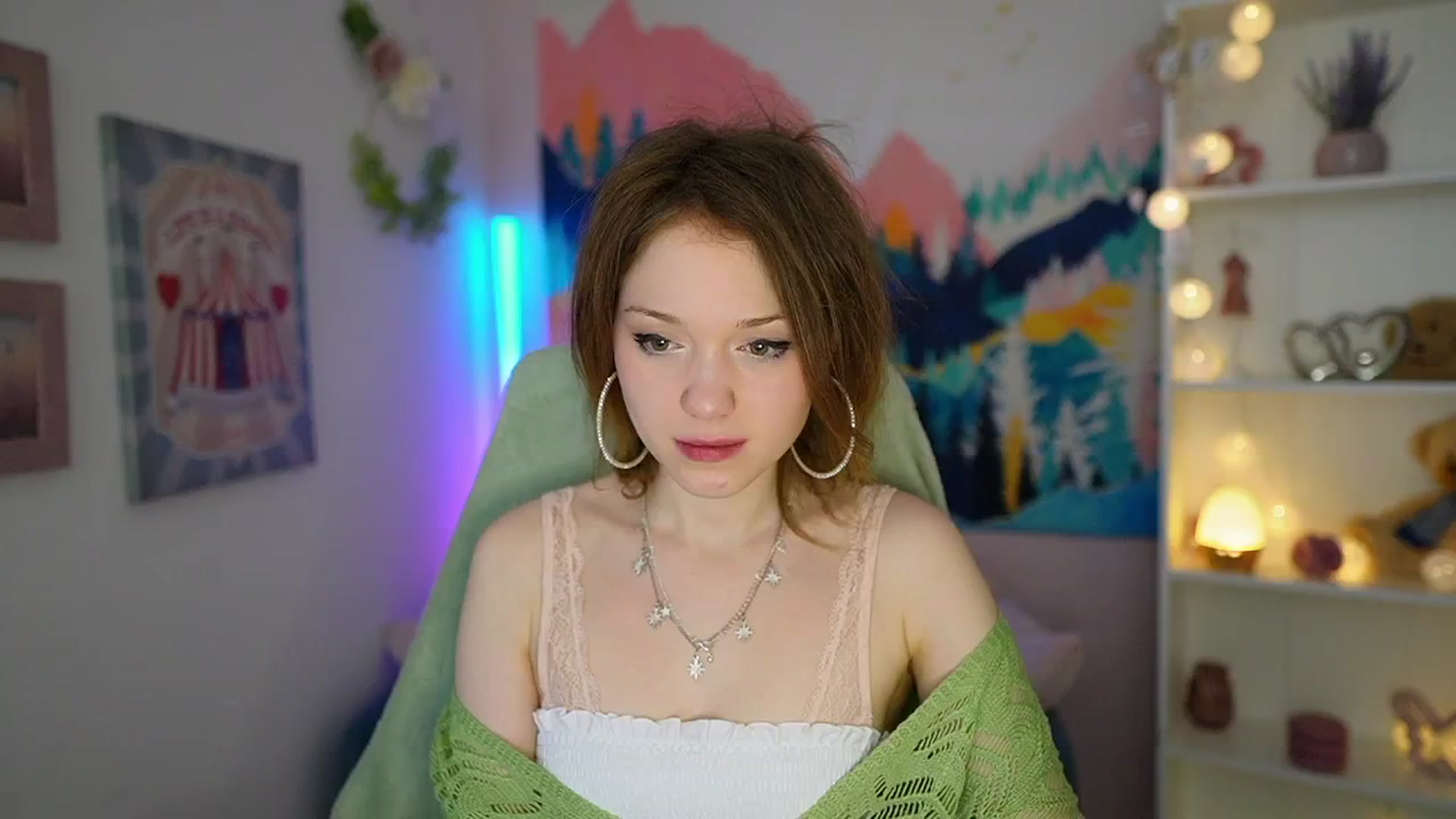 Gallery image thumbnail from Eva_grey18's myfreecams stream on, 05/08/2024, 20:32 image 13 of 20