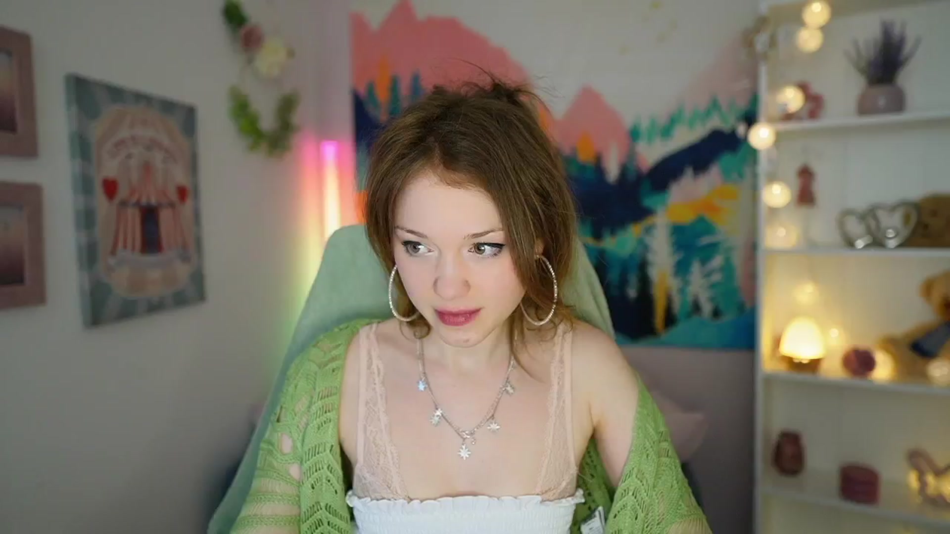 Gallery image thumbnail from Eva_grey18's myfreecams stream on, 05/08/2024, 20:32 image 2 of 20