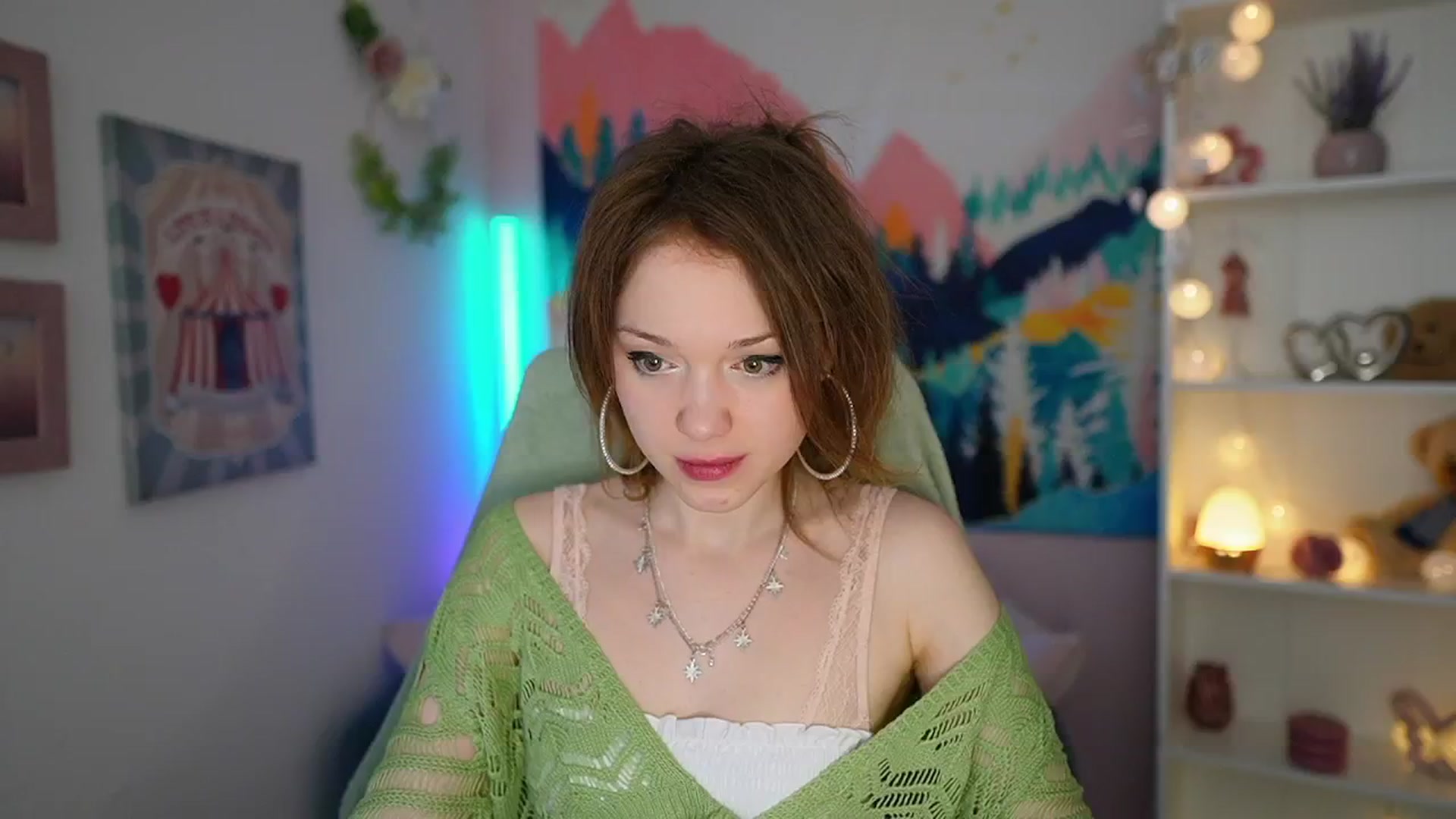 Gallery image thumbnail from Eva_grey18's myfreecams stream on, 05/08/2024, 20:32 image 12 of 20