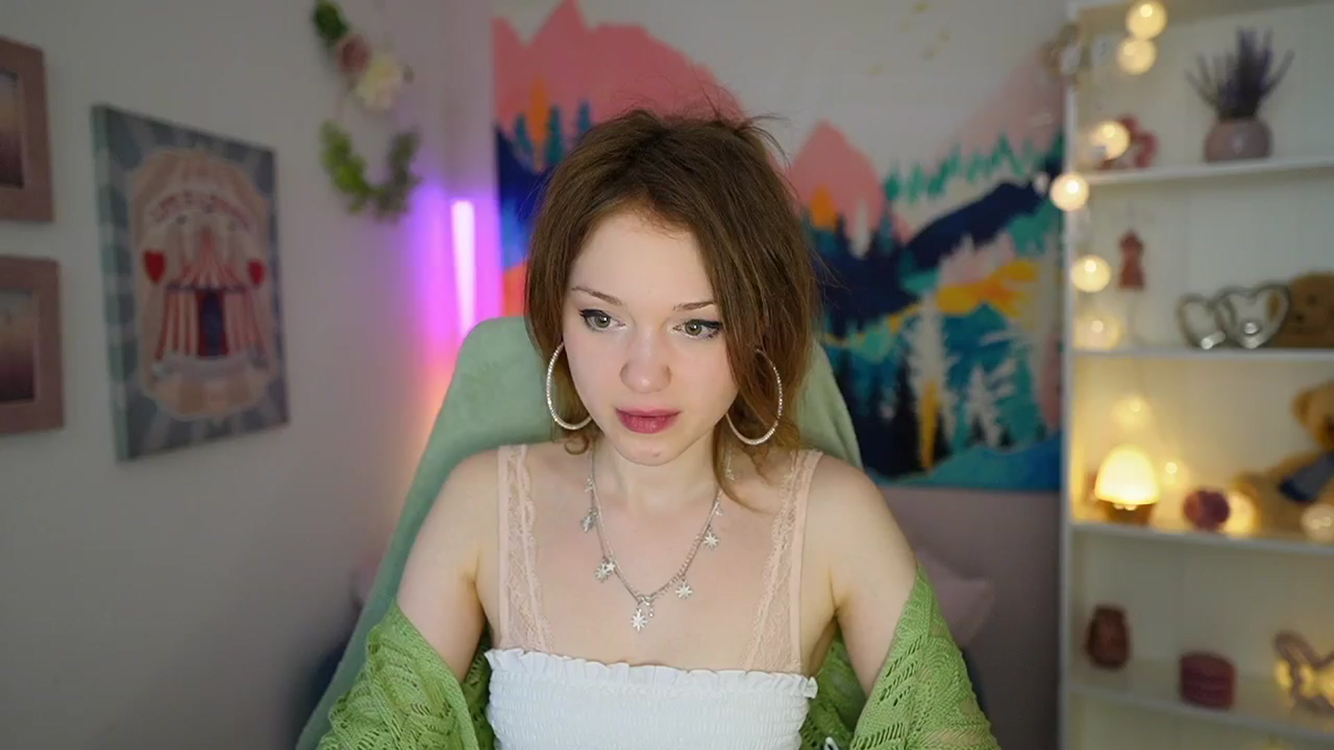 Gallery image thumbnail from Eva_grey18's myfreecams stream on, 05/08/2024, 20:32 image 15 of 20