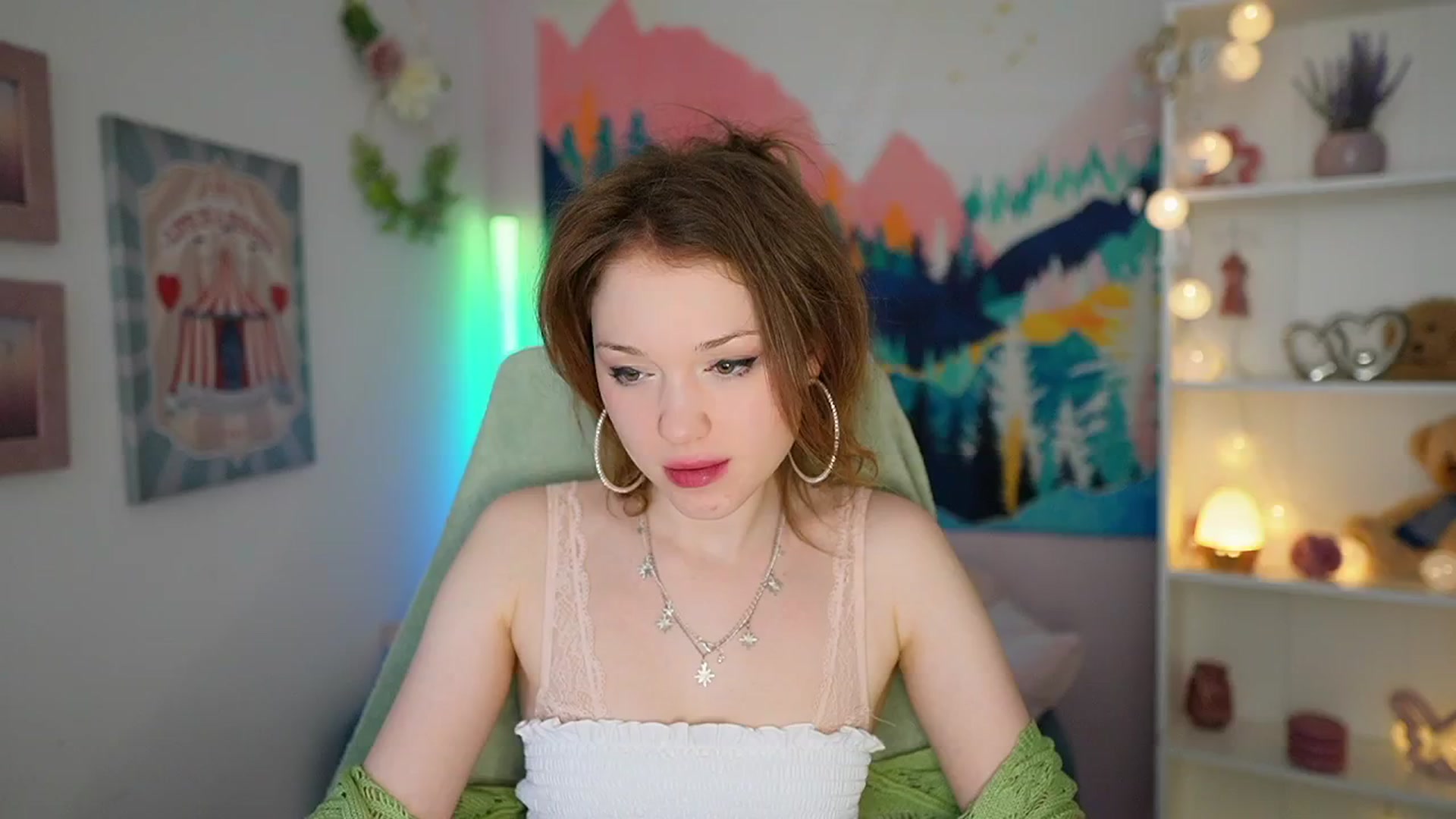 Gallery image thumbnail from Eva_grey18's myfreecams stream on, 05/08/2024, 20:32 image 4 of 20