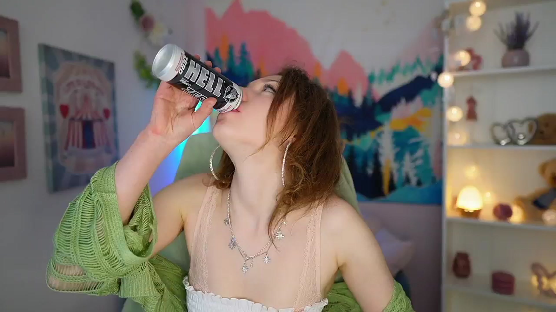 Gallery image thumbnail from Eva_grey18's myfreecams stream on, 05/08/2024, 20:32 image 5 of 20