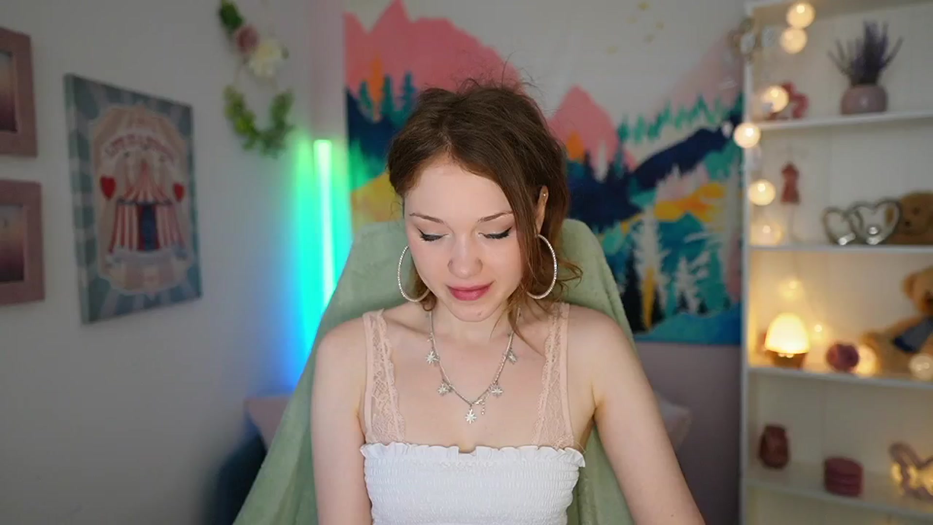 Gallery image thumbnail from Eva_grey18's myfreecams stream on, 05/08/2024, 21:29 image 1 of 20