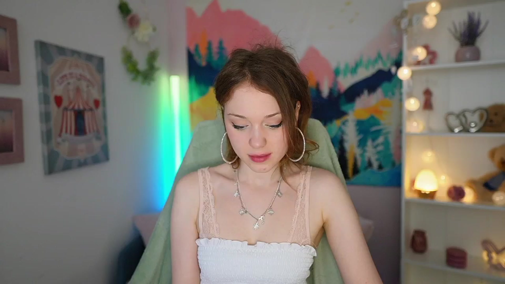 Gallery image thumbnail from Eva_grey18's myfreecams stream on, 05/08/2024, 21:29 image 3 of 20