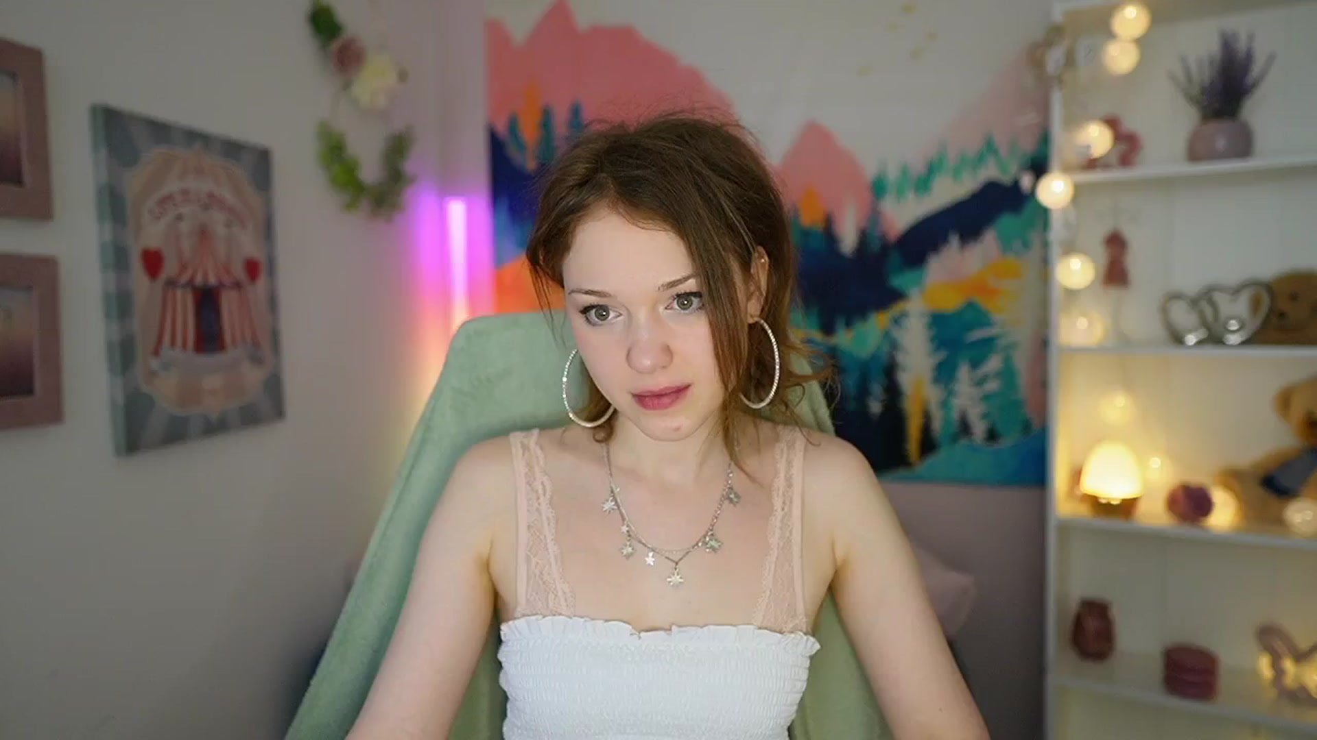 Gallery image thumbnail from Eva_grey18's myfreecams stream on, 05/08/2024, 21:29 image 15 of 20