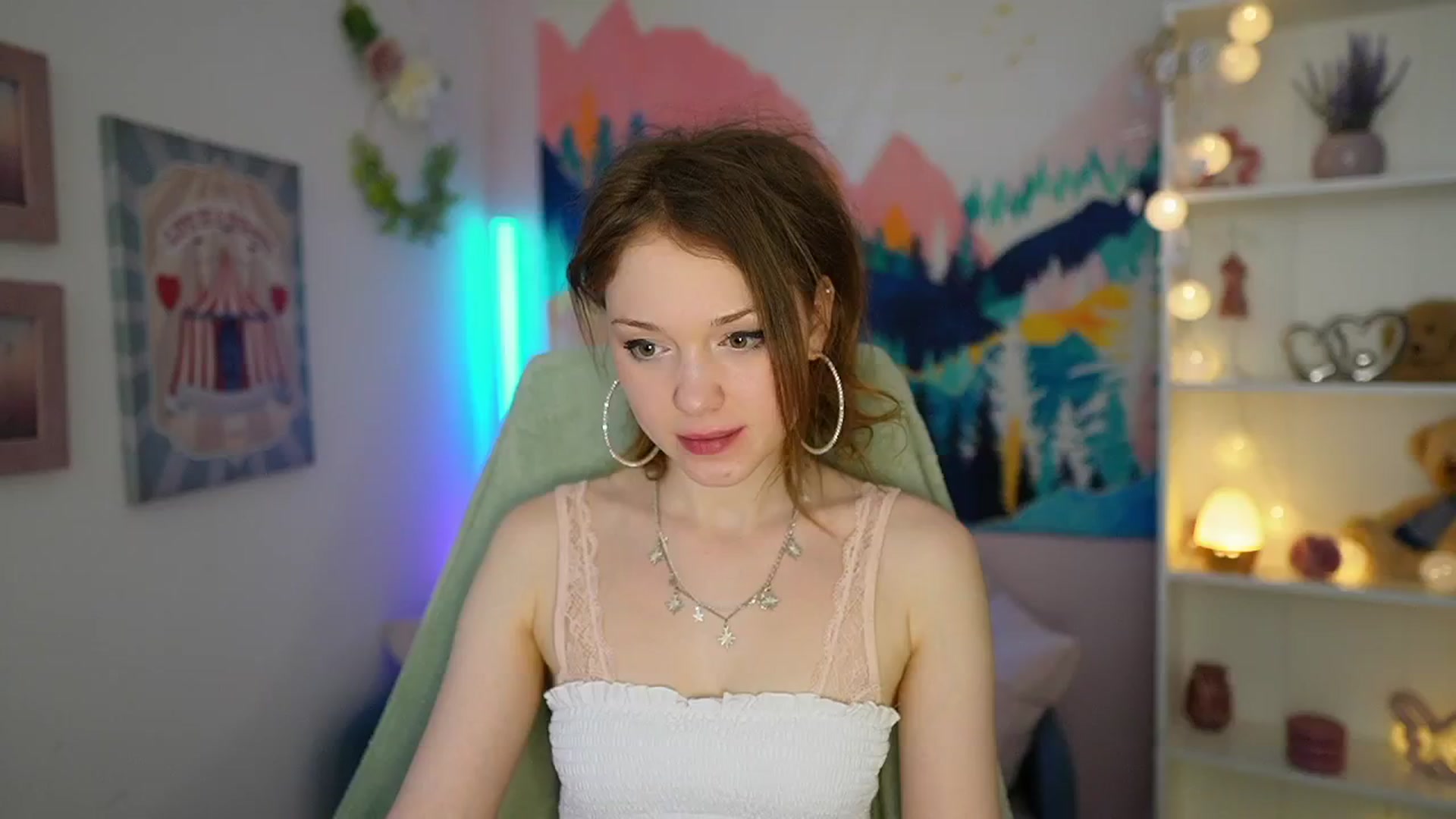 Gallery image thumbnail from Eva_grey18's myfreecams stream on, 05/08/2024, 21:29 image 14 of 20
