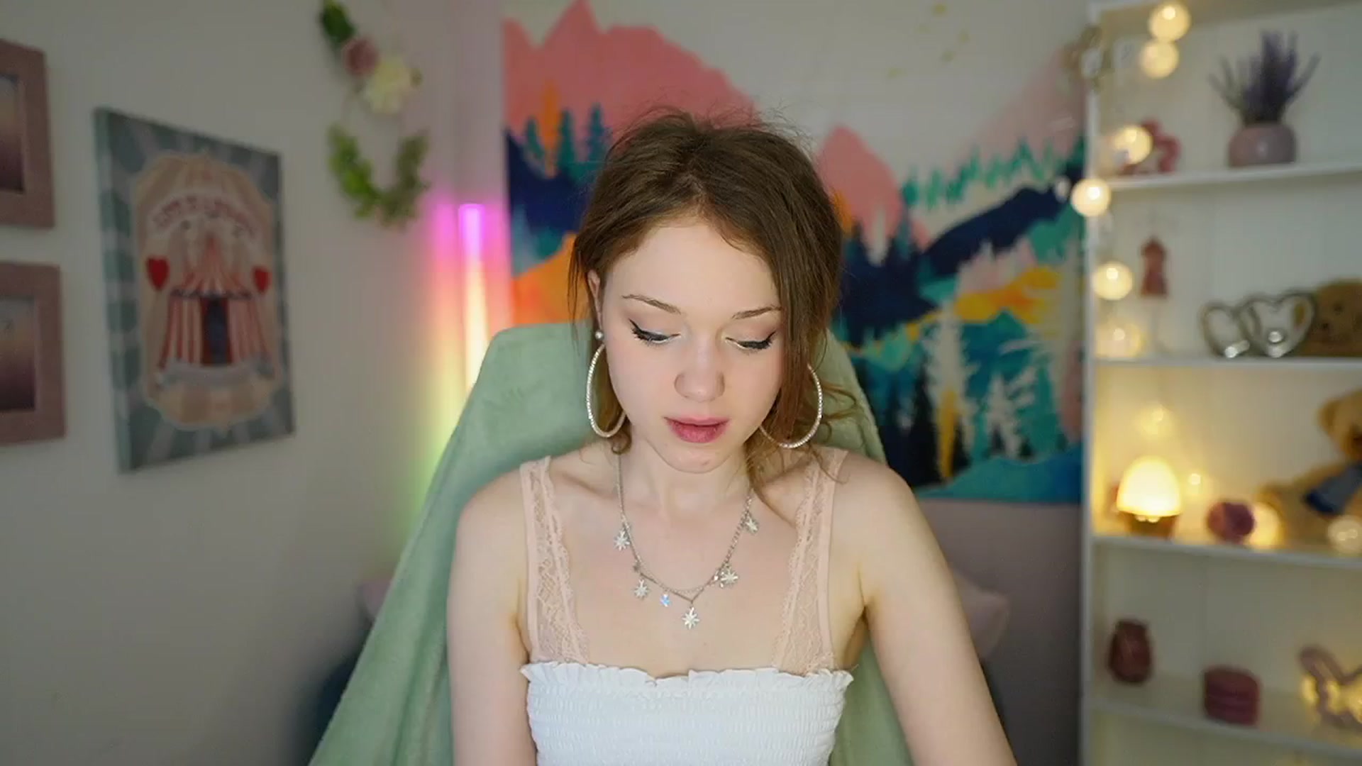 Gallery image thumbnail from Eva_grey18's myfreecams stream on, 05/08/2024, 21:29 image 13 of 20