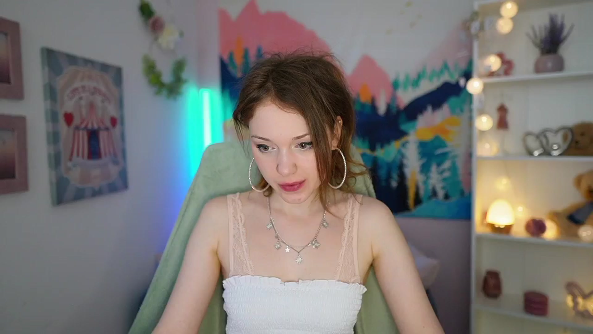 Gallery image thumbnail from Eva_grey18's myfreecams stream on, 05/08/2024, 21:29 image 16 of 20