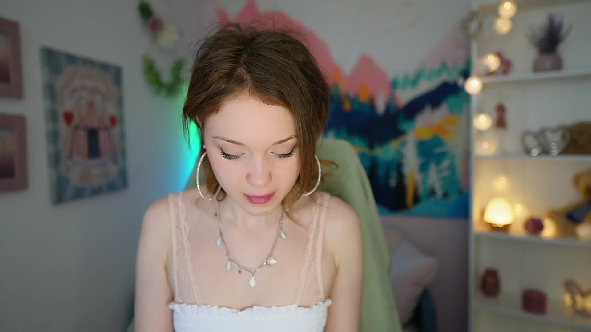 Gallery image thumbnail from Eva_grey18's myfreecams stream on, 05/08/2024, 21:29 image 20 of 20