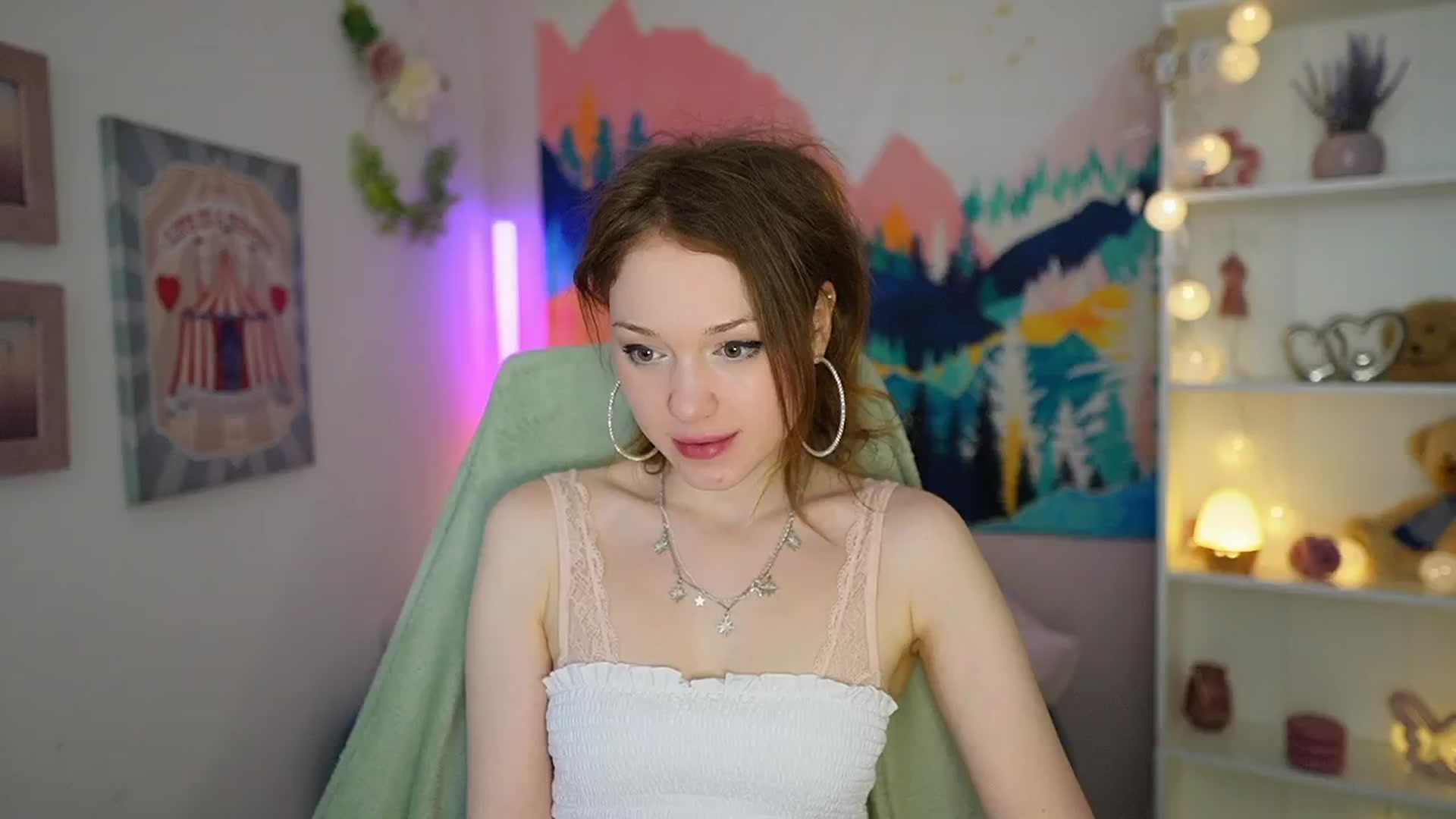 Gallery image thumbnail from Eva_grey18's myfreecams stream on, 05/08/2024, 21:29 image 19 of 20